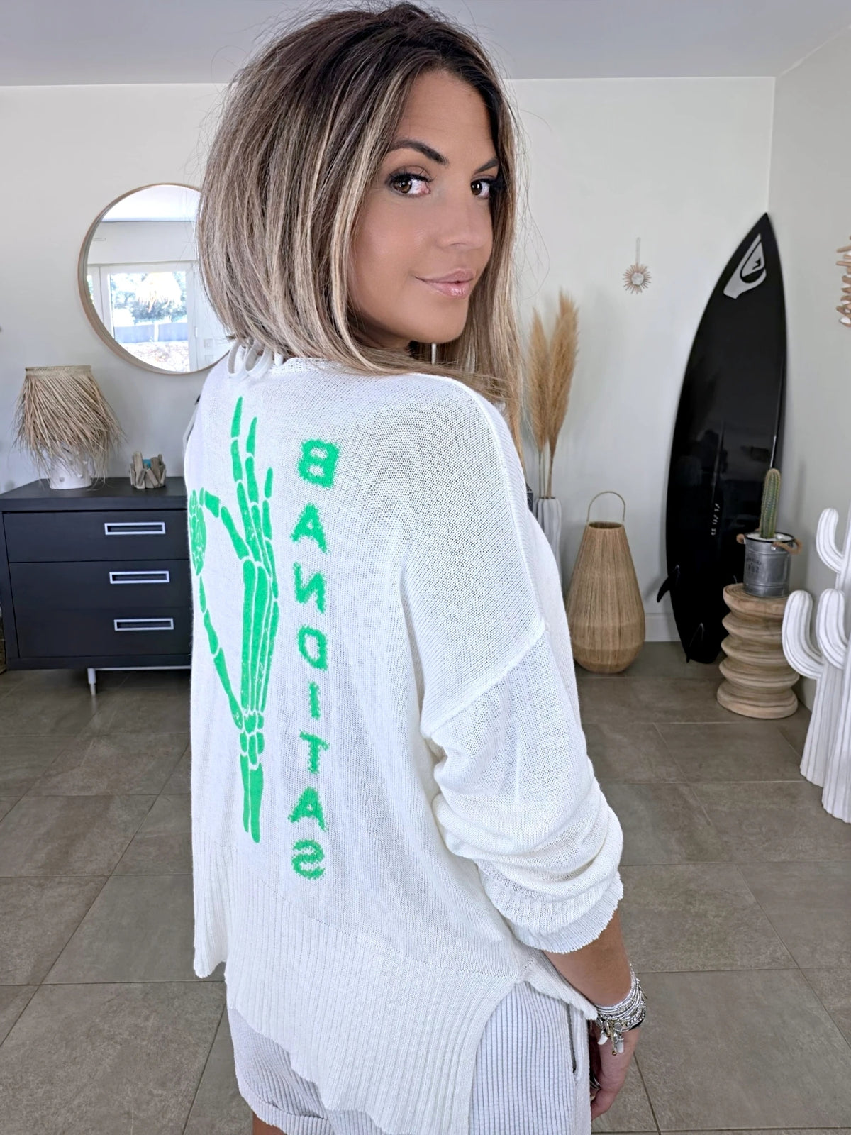 Pull blanc cassé à inscriptions au dos vert vif - 𝐌𝐚𝐫𝐢𝐧𝐚𝟒𝟒𝐟𝐚𝐦𝐢𝐥𝐲