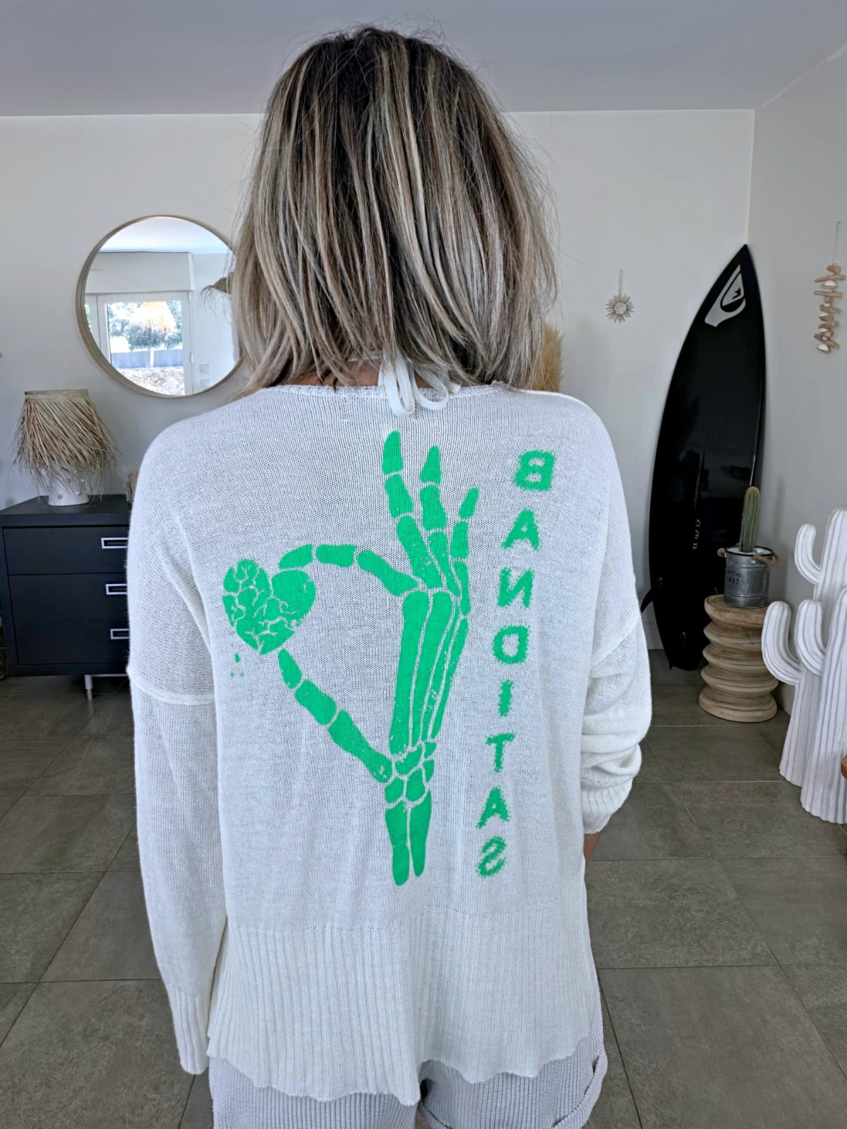 Pull blanc cassé à inscriptions au dos vert vif - 𝐌𝐚𝐫𝐢𝐧𝐚𝟒𝟒𝐟𝐚𝐦𝐢𝐥𝐲