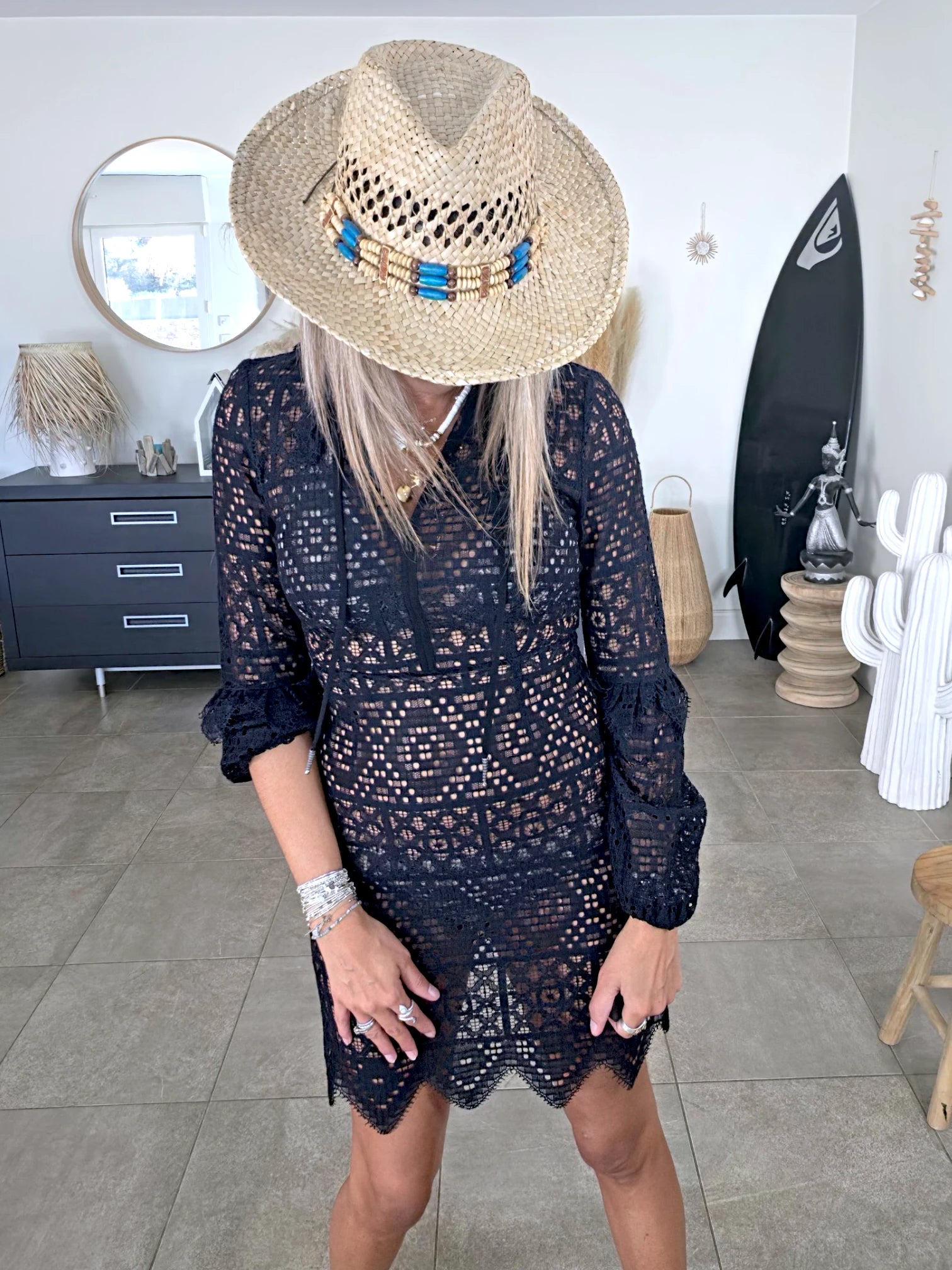 Robe de plage noire ajourée