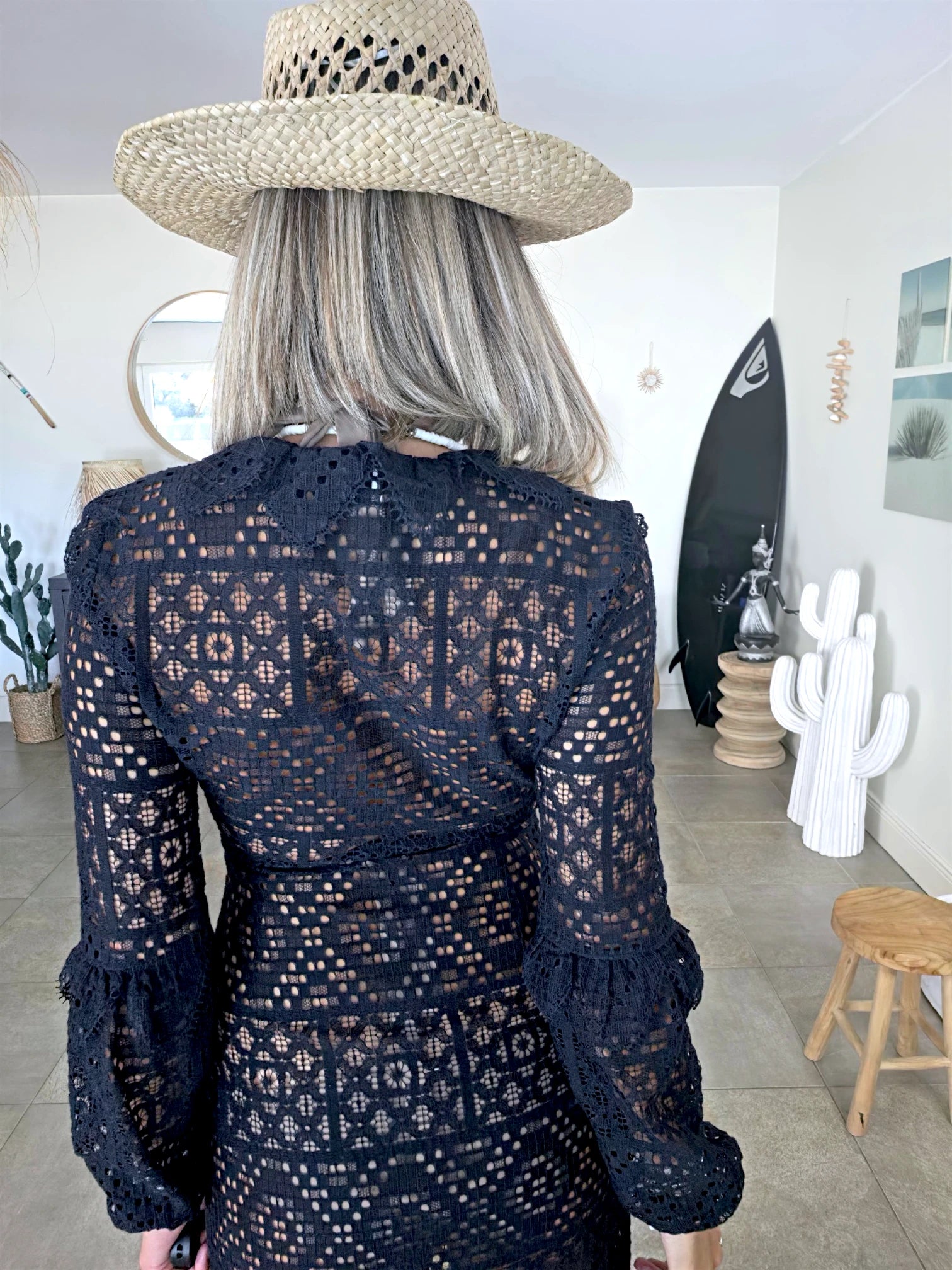 Robe de plage noire ajourée