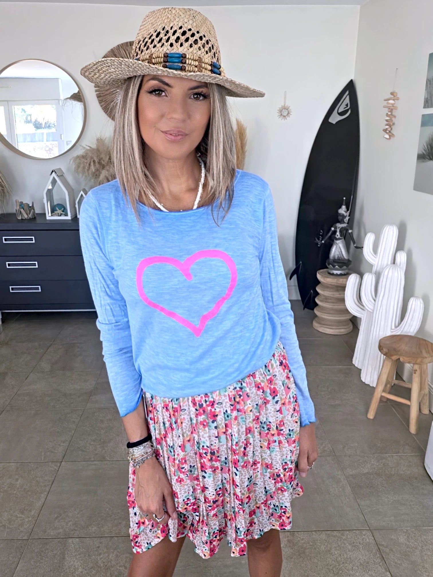 T-shirt coeur bleu et rose fluo