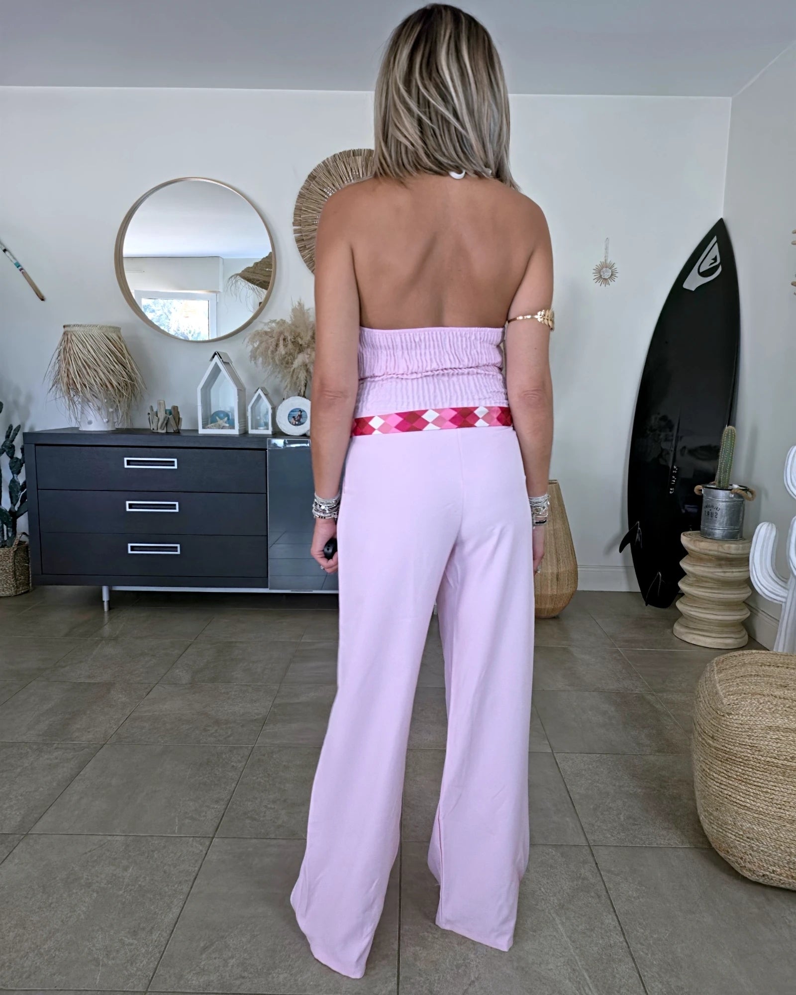 Combinaison rose à dos nu