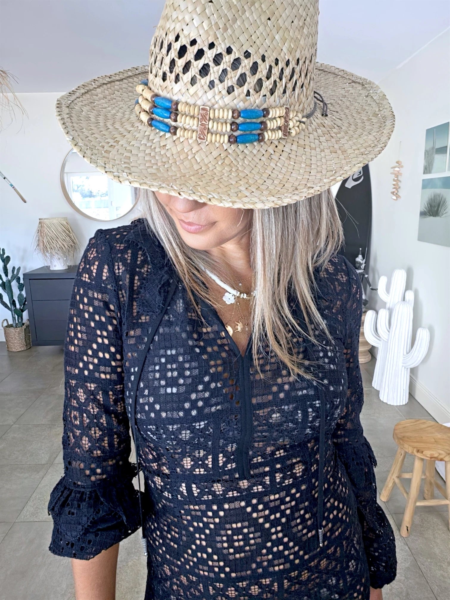 Robe de plage noire ajourée