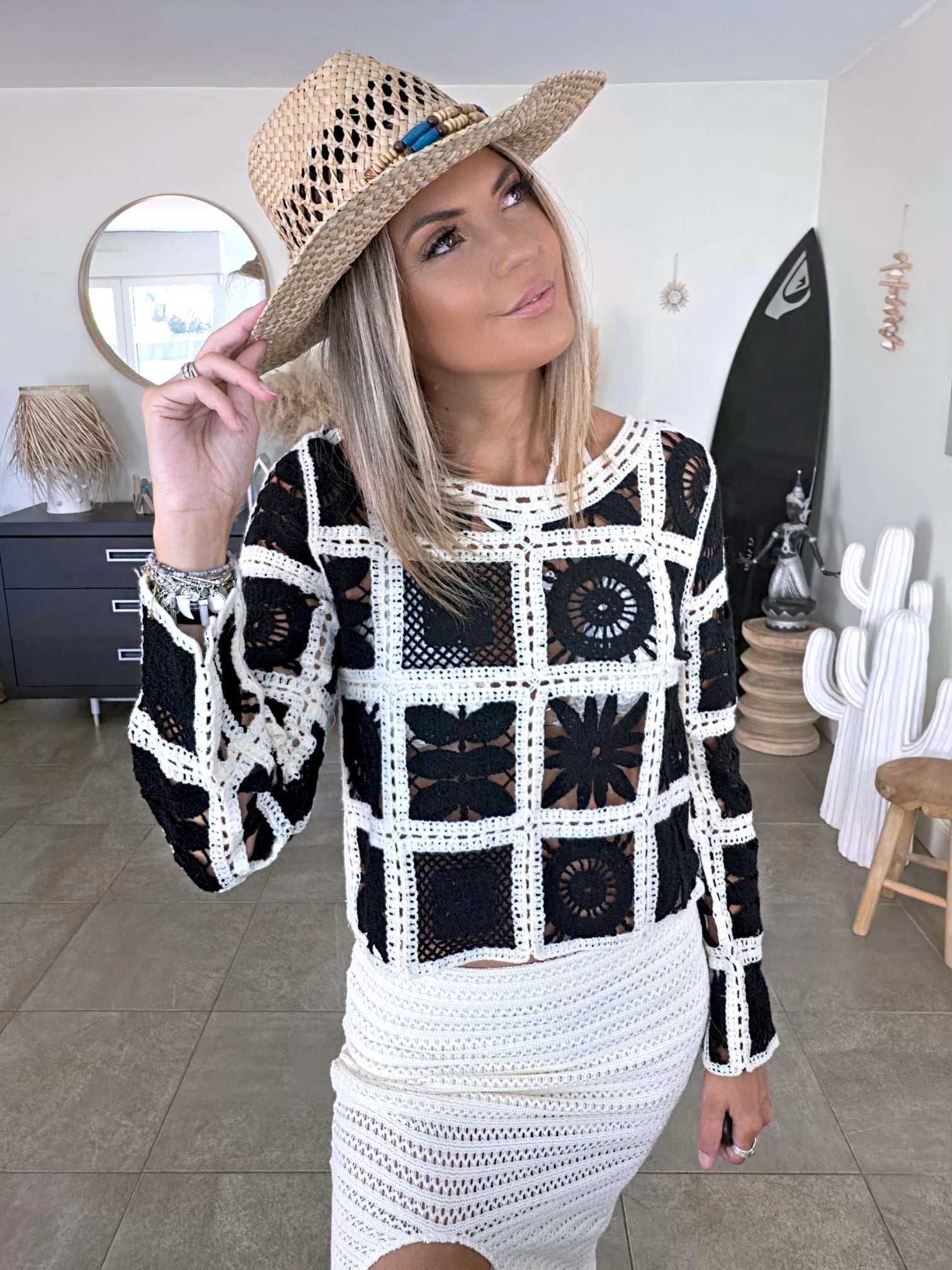 Pull ajouré noir et écru