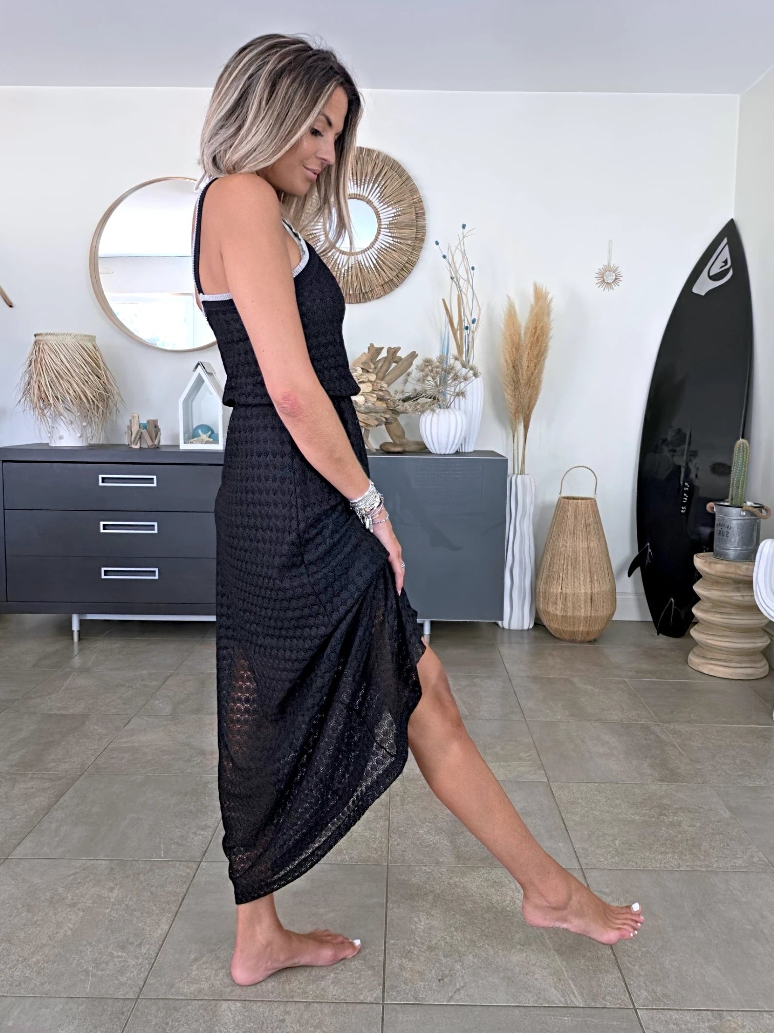 Robe noire ajourée
