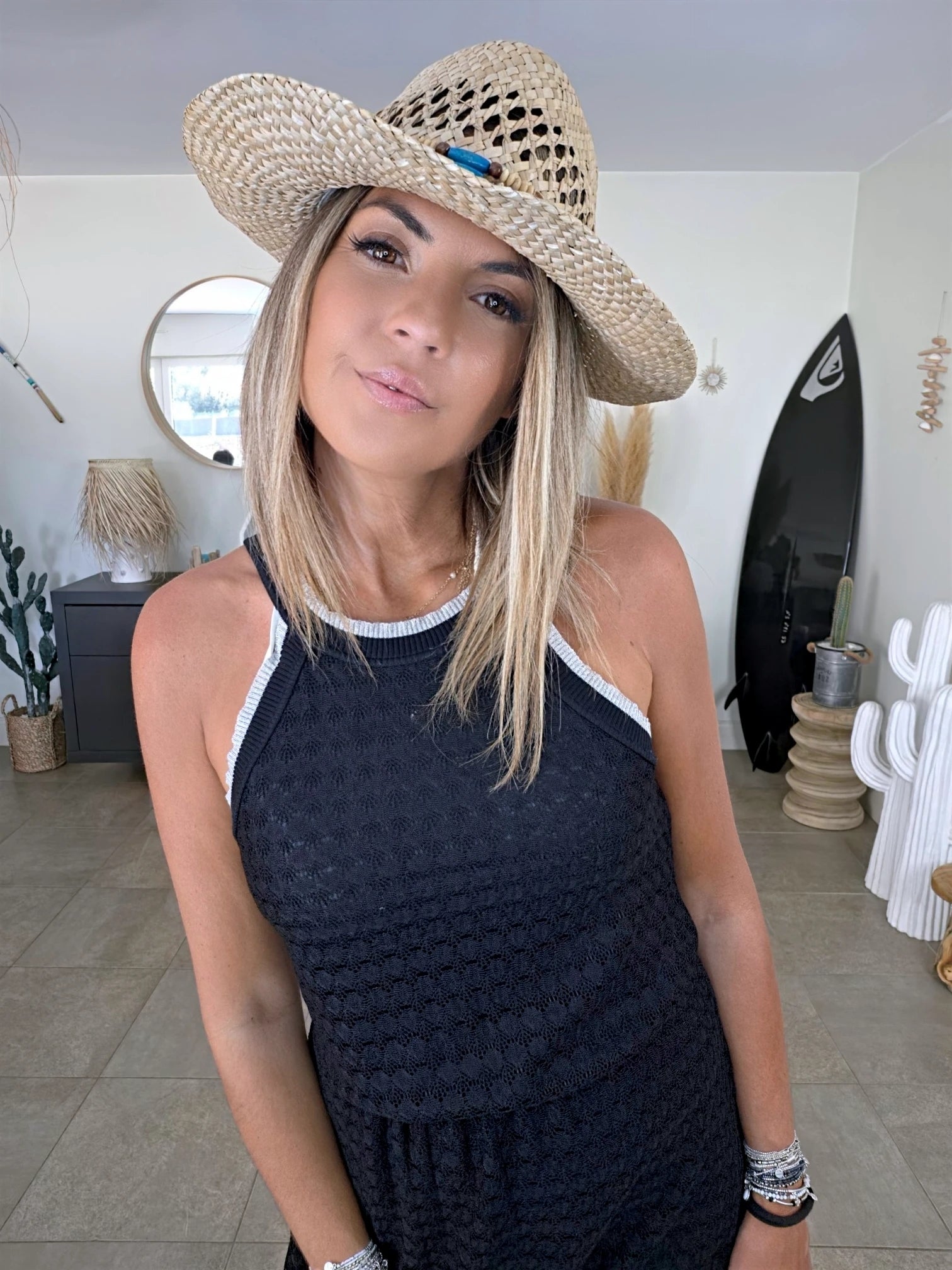 Robe noire ajourée
