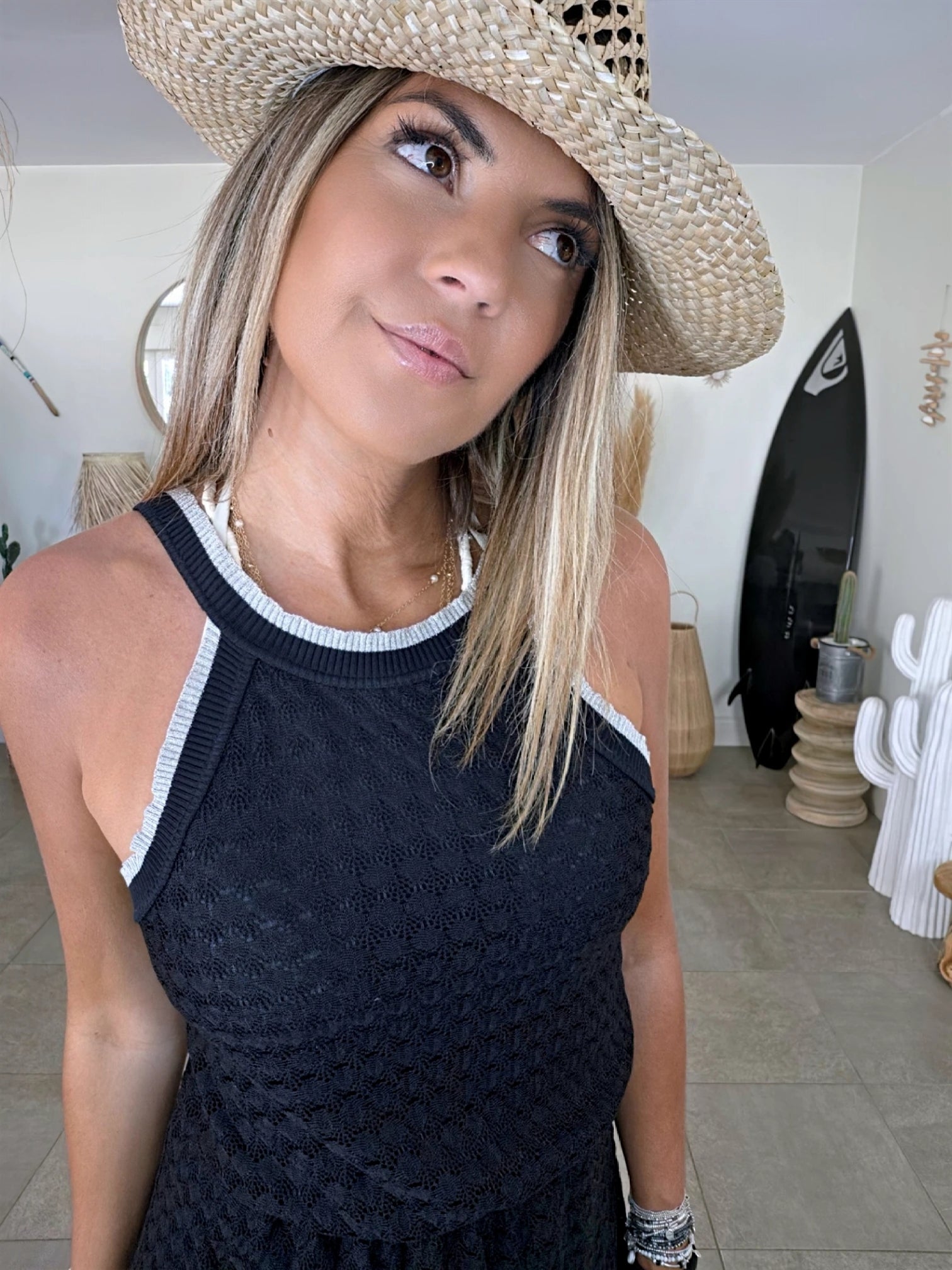 Robe noire ajourée