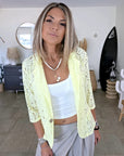 Veste jaune en dentelle