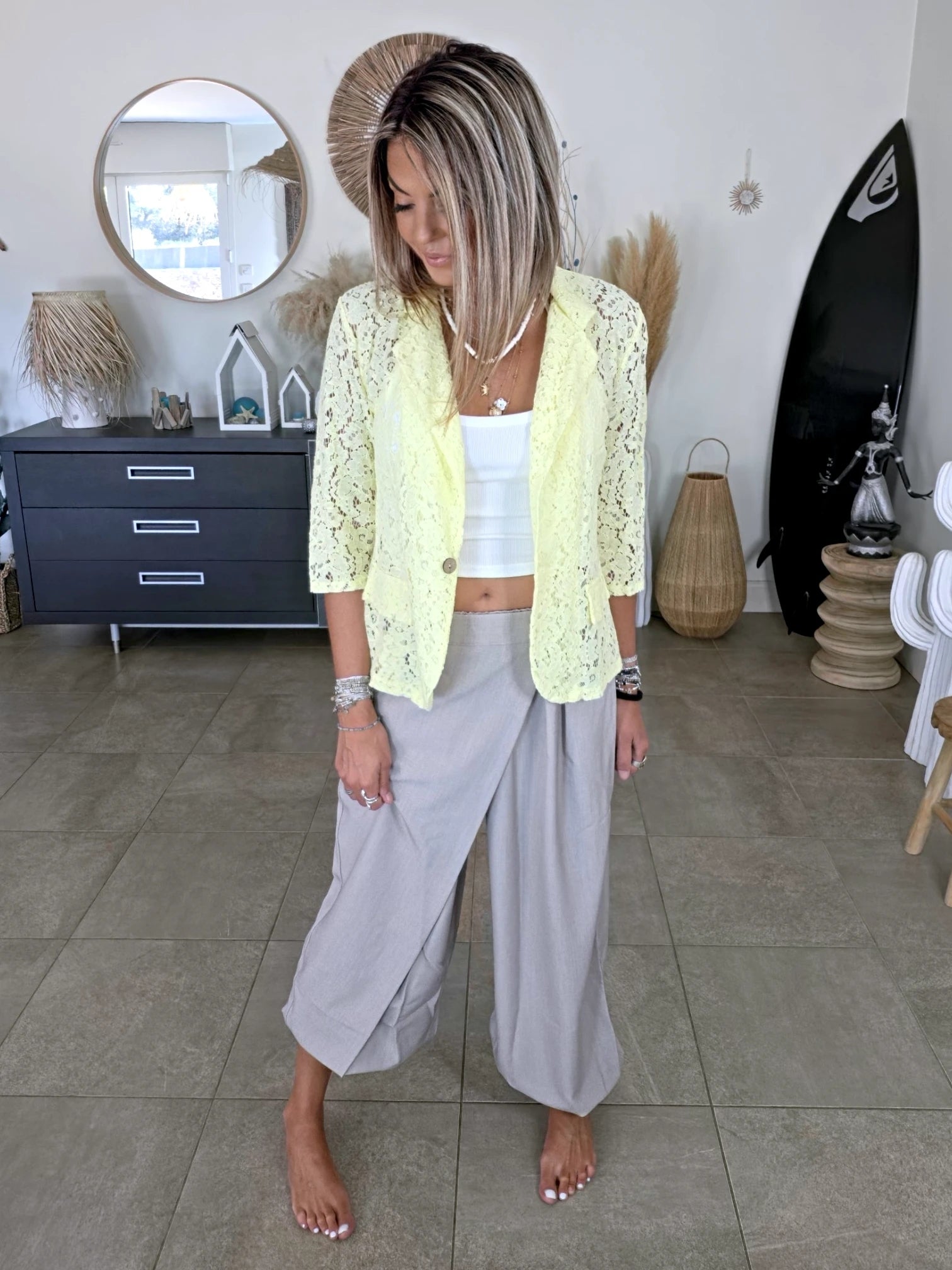 Veste jaune en dentelle