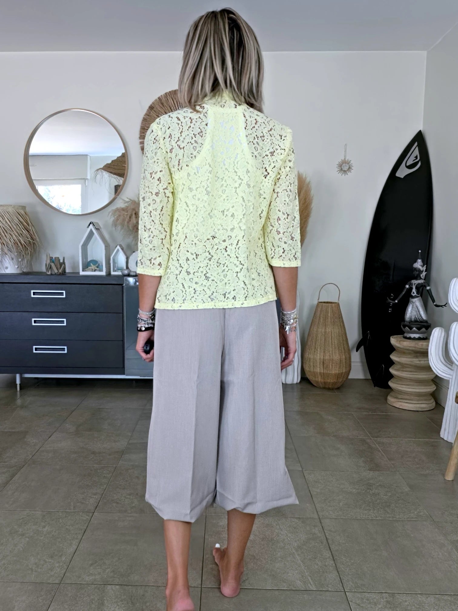 Veste jaune en dentelle