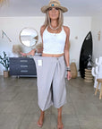 Pantalon beige-gris esprit "jupe-culotte"