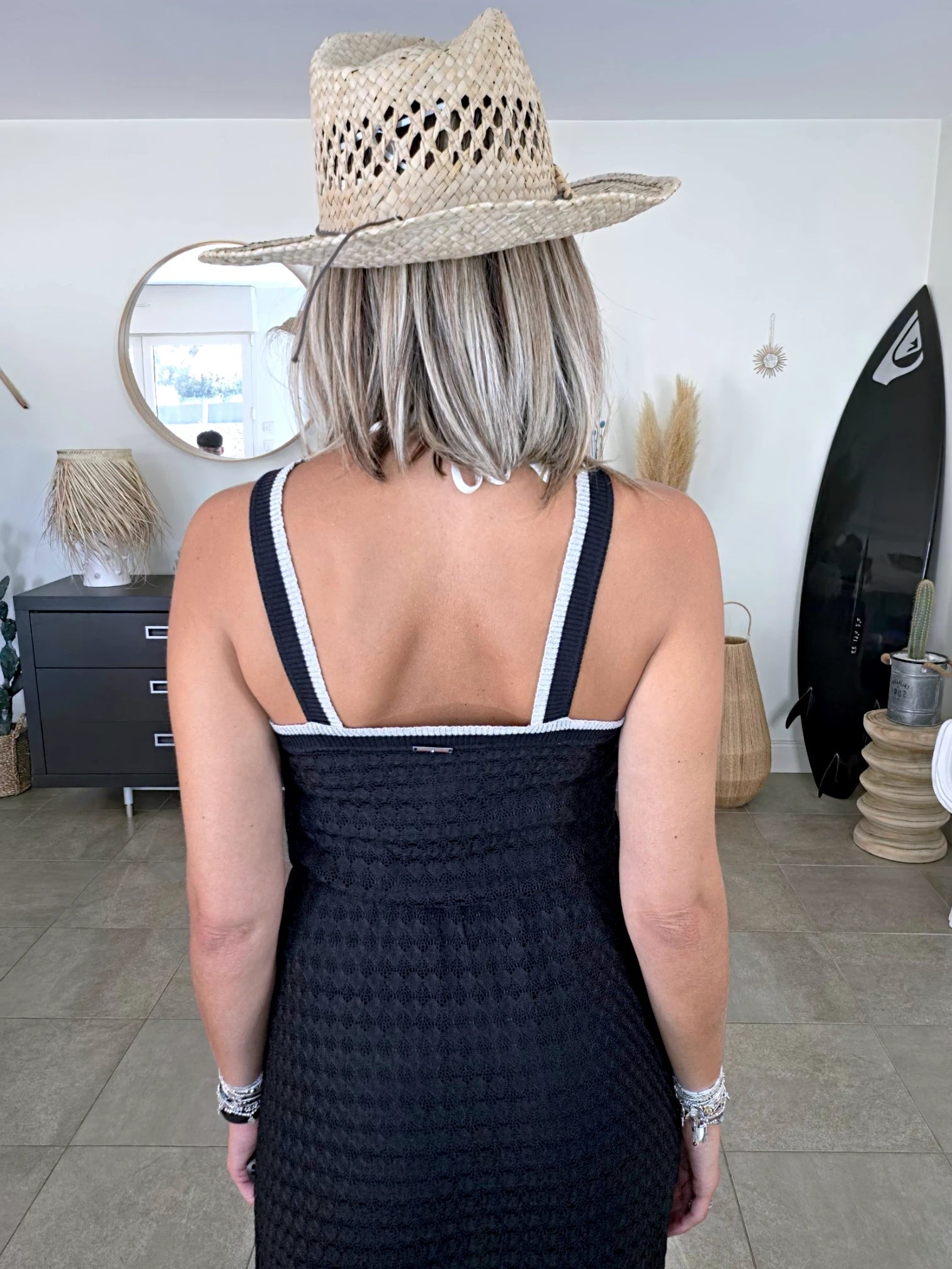 Robe noire ajourée
