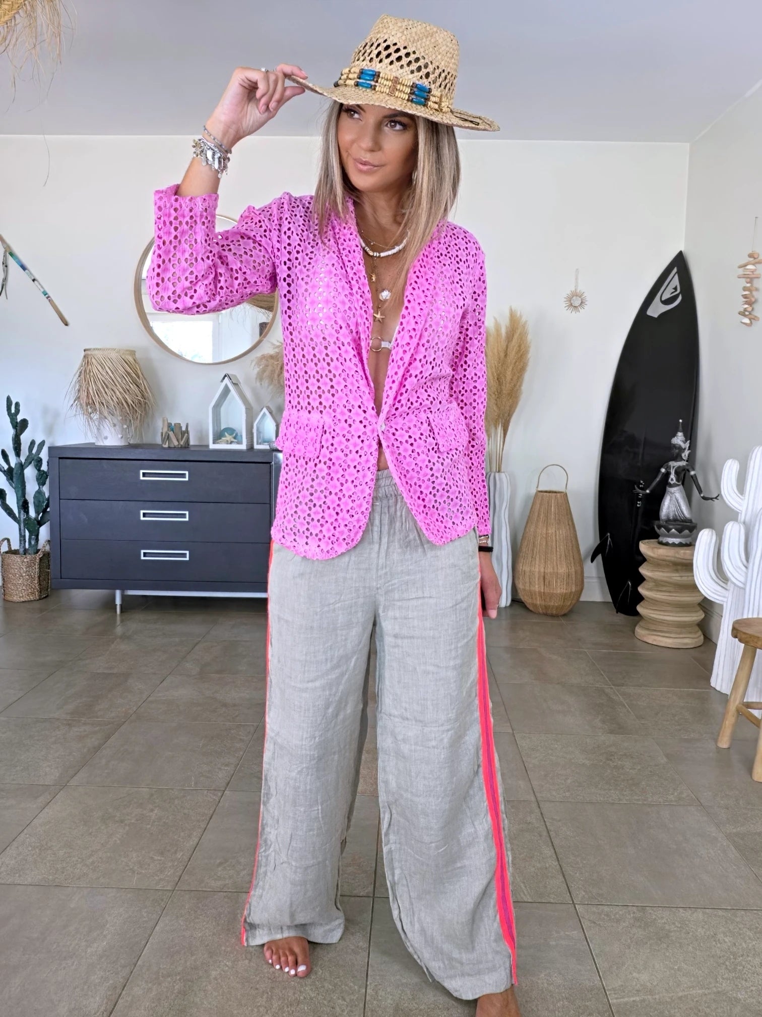 Veste rose ajourée
