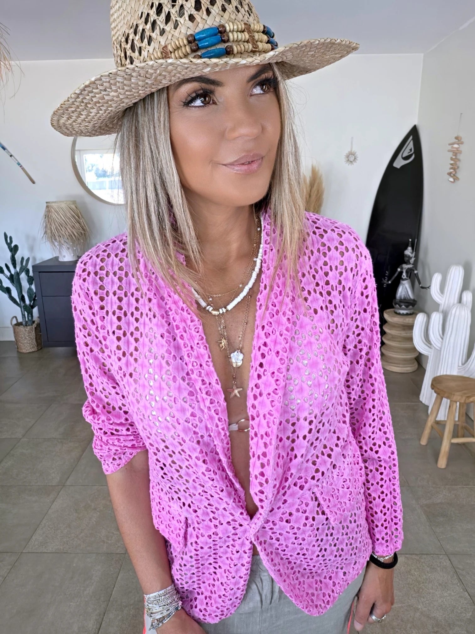 Veste rose ajourée
