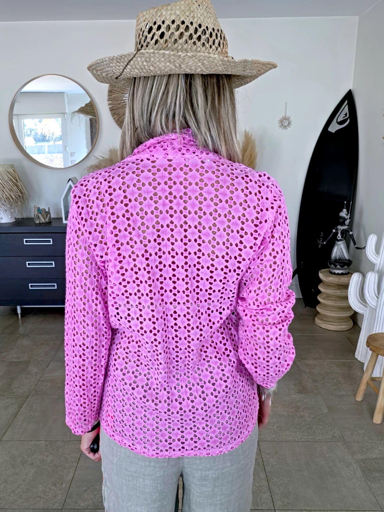 Veste rose ajourée