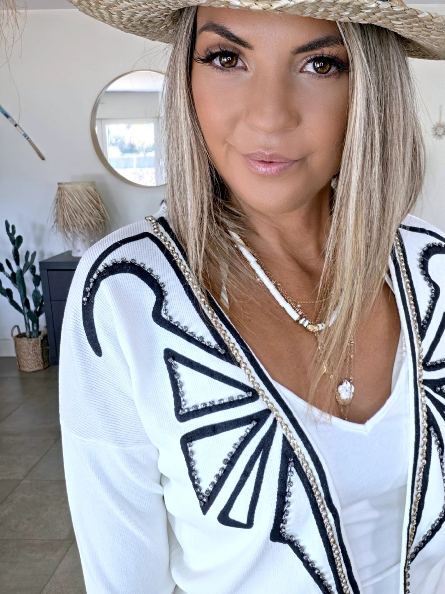 Cardigan blanc à encolure en V profonde