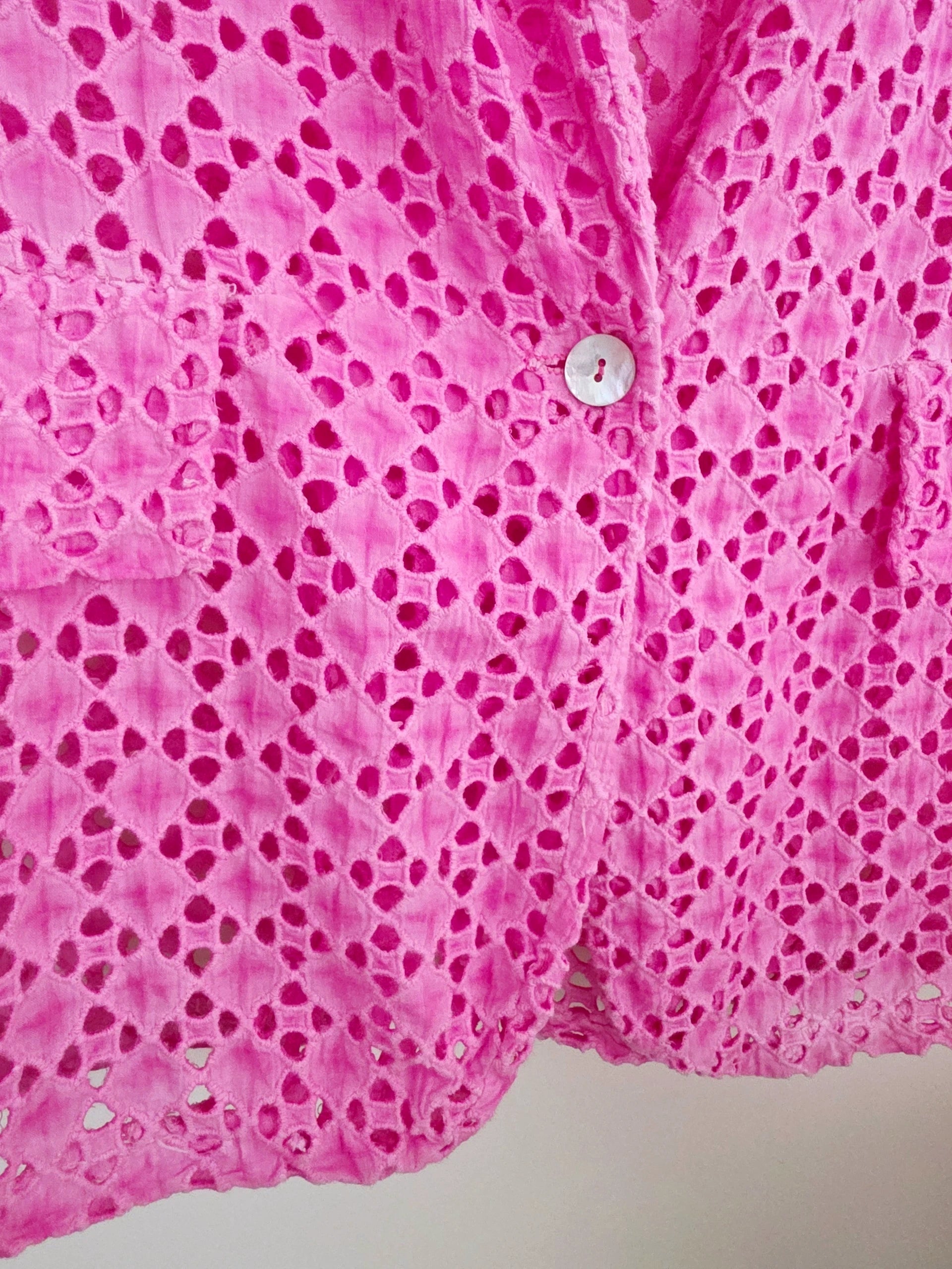 Veste rose ajourée