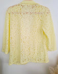 Veste jaune en dentelle