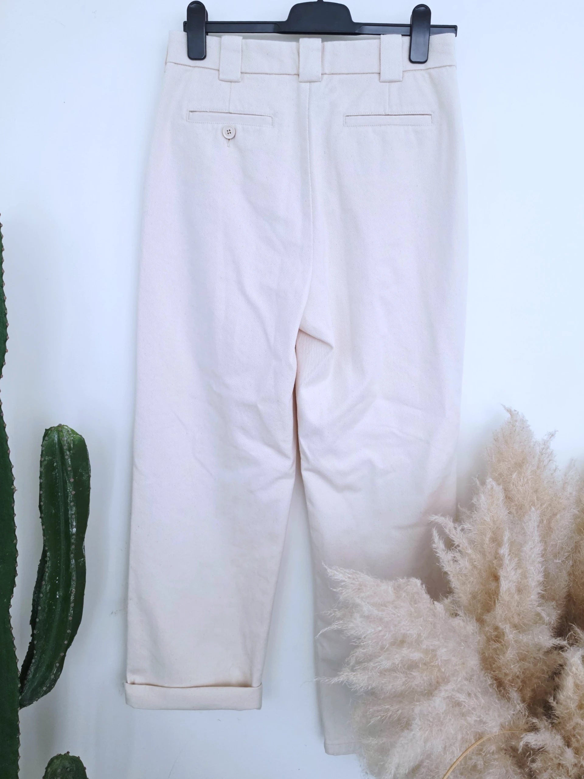 Pantalon écru taille asymétrique