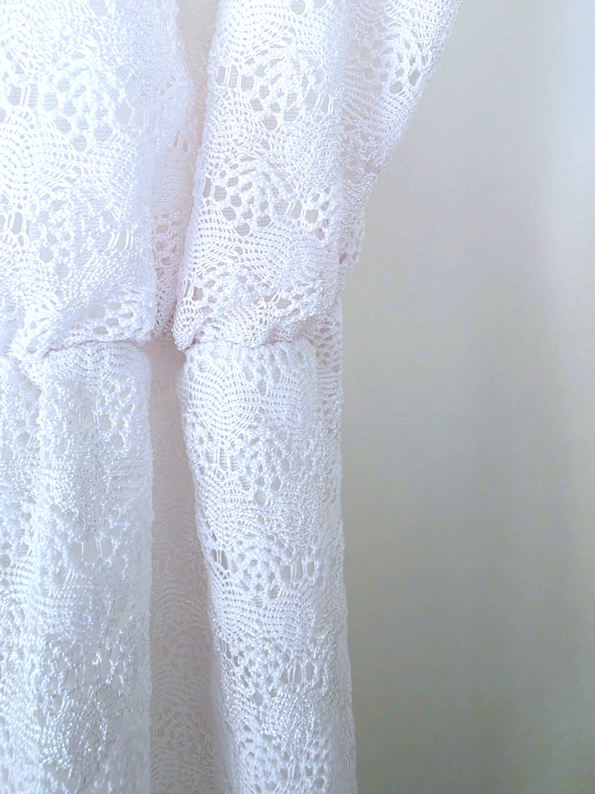 Robe blanche ajourée