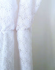 Robe blanche ajourée