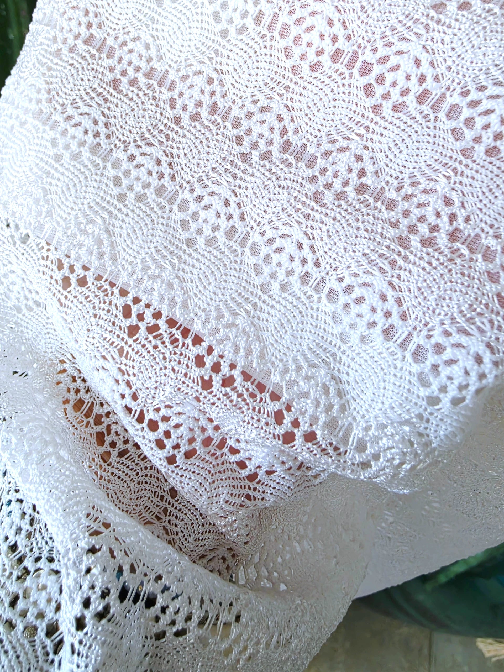 Robe blanche ajourée
