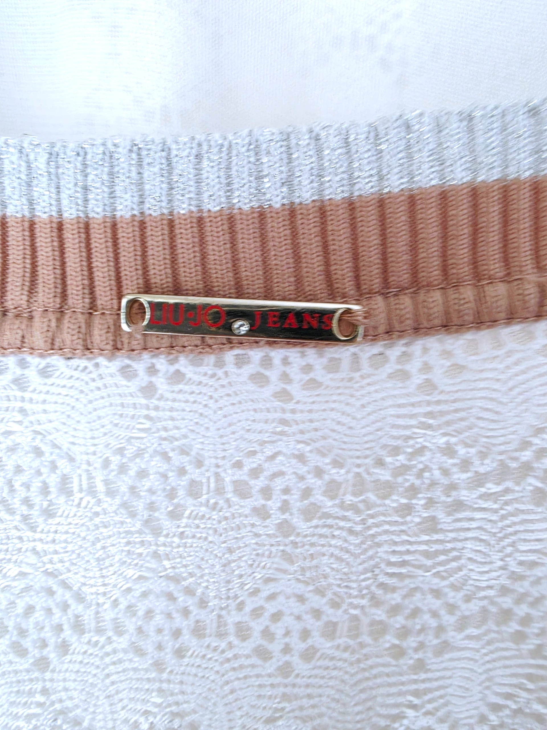 Robe blanche ajourée