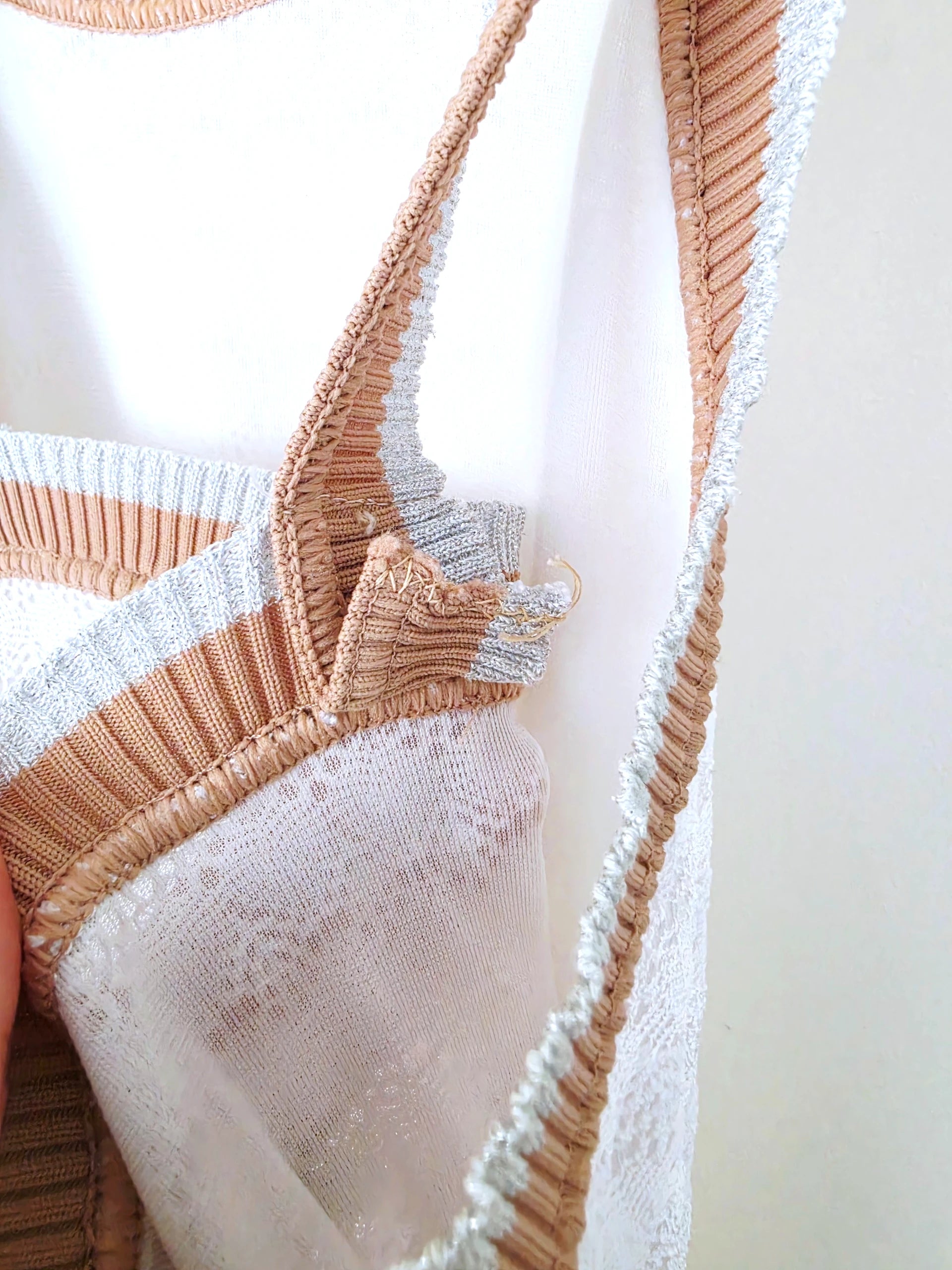 Robe blanche ajourée