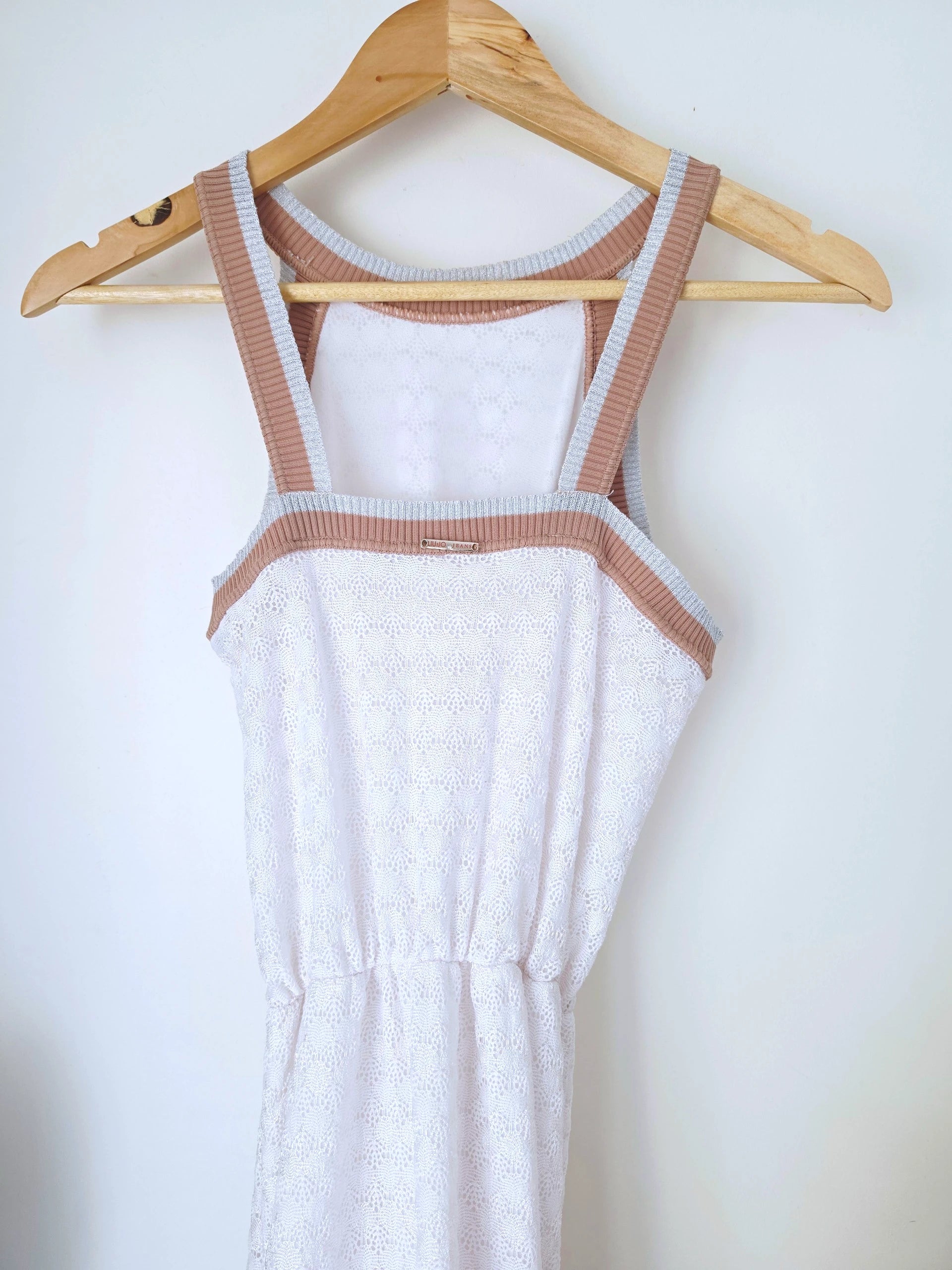 Robe blanche ajourée