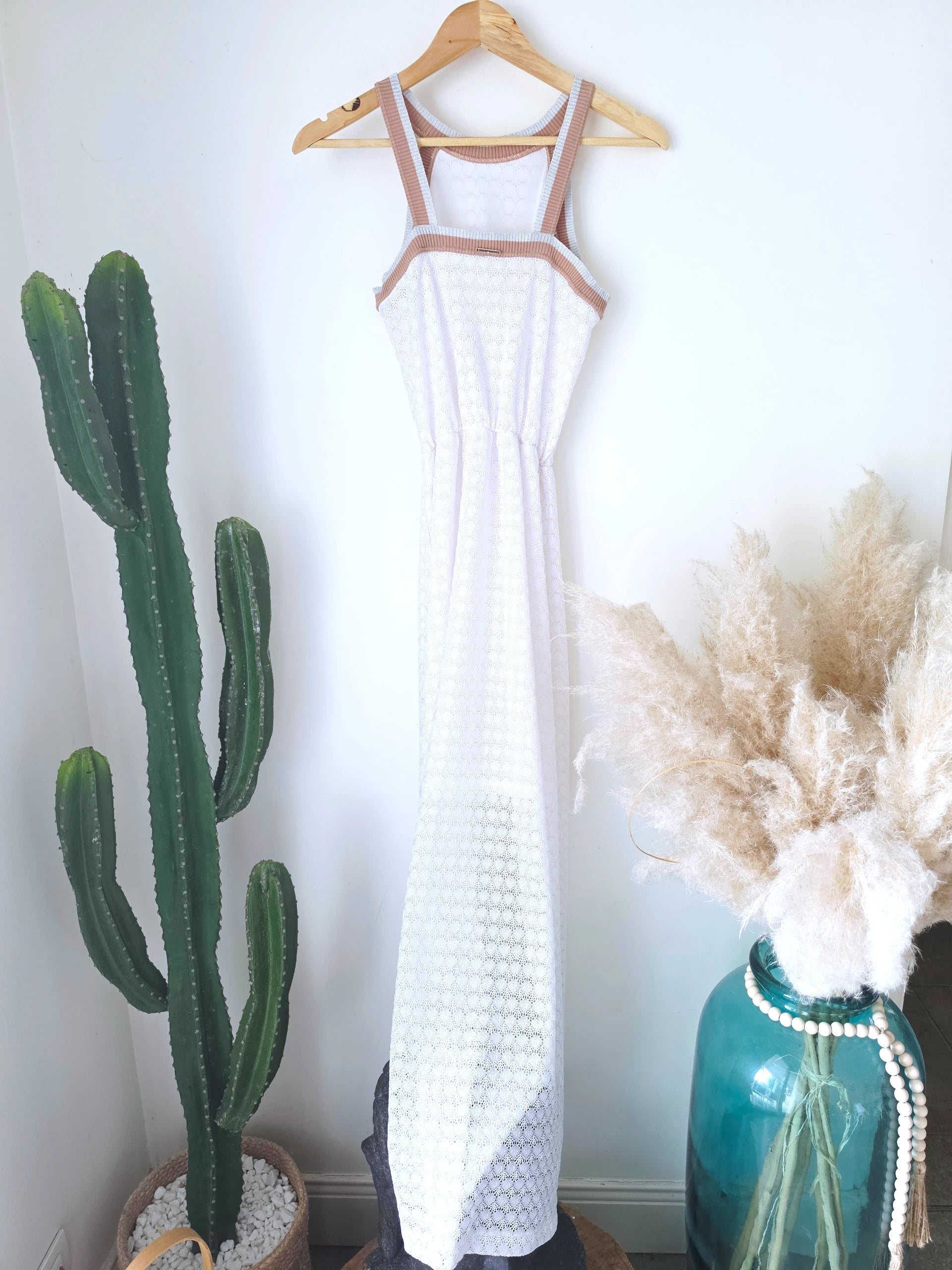 Robe blanche ajourée