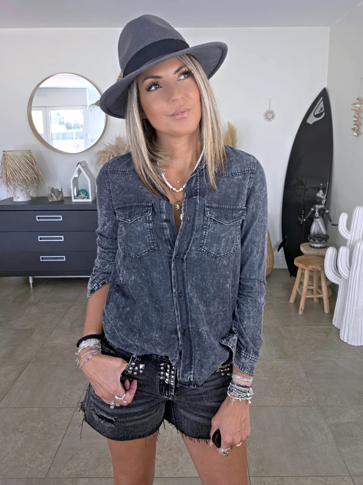 Chemise grise à effet délavé - 𝐌𝐚𝐫𝐢𝐧𝐚𝟒𝟒𝐟𝐚𝐦𝐢𝐥𝐲