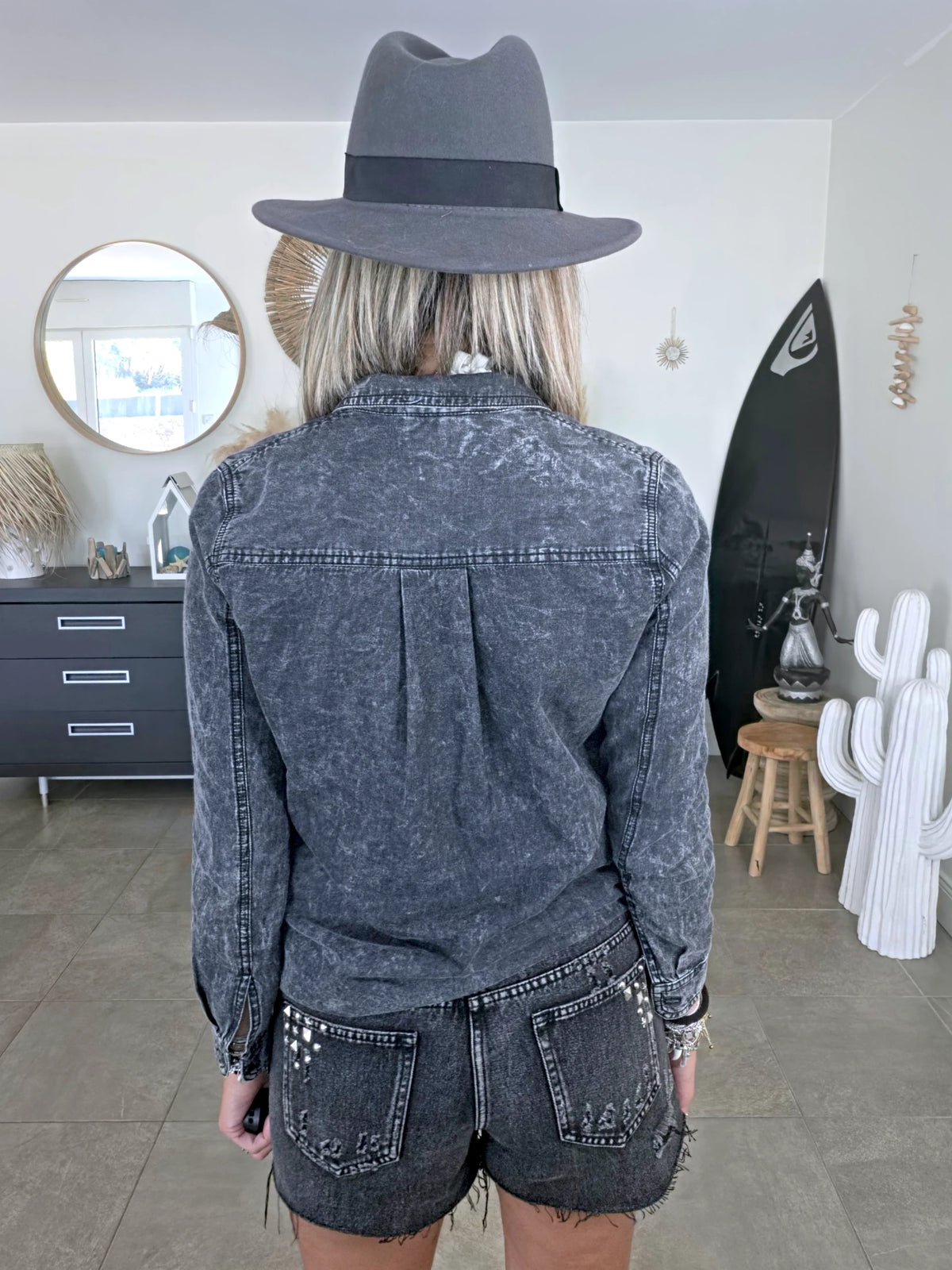 Chemise grise à effet délavé - 𝐌𝐚𝐫𝐢𝐧𝐚𝟒𝟒𝐟𝐚𝐦𝐢𝐥𝐲