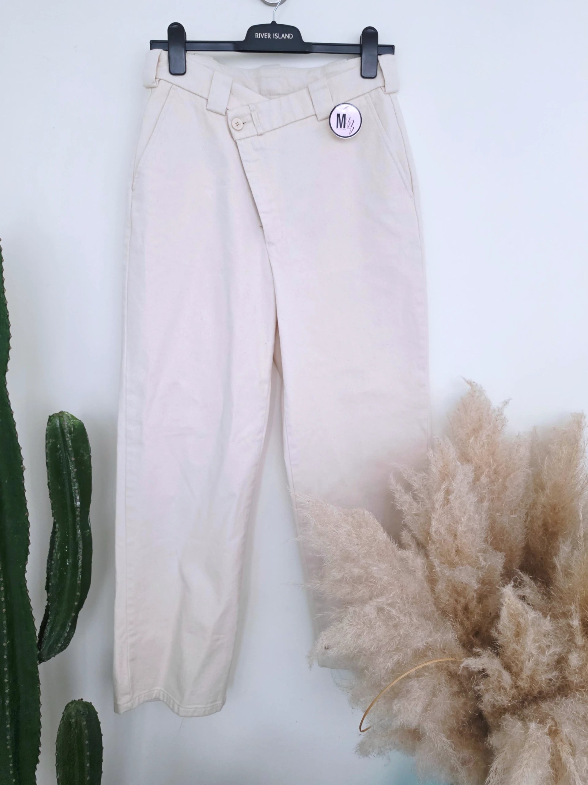 Pantalon écru taille asymétrique