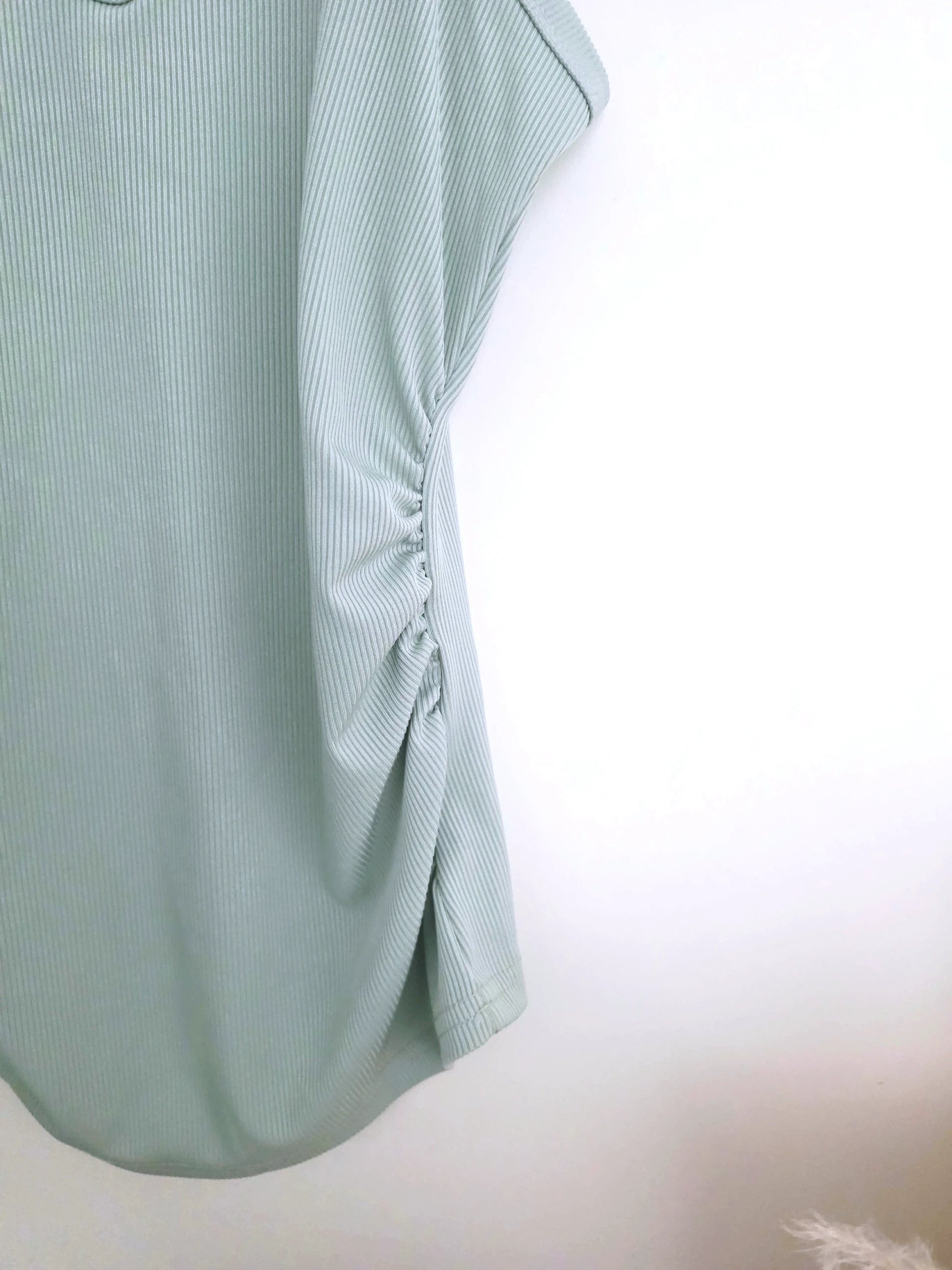 Débardeur vert à maille côtelée extensible