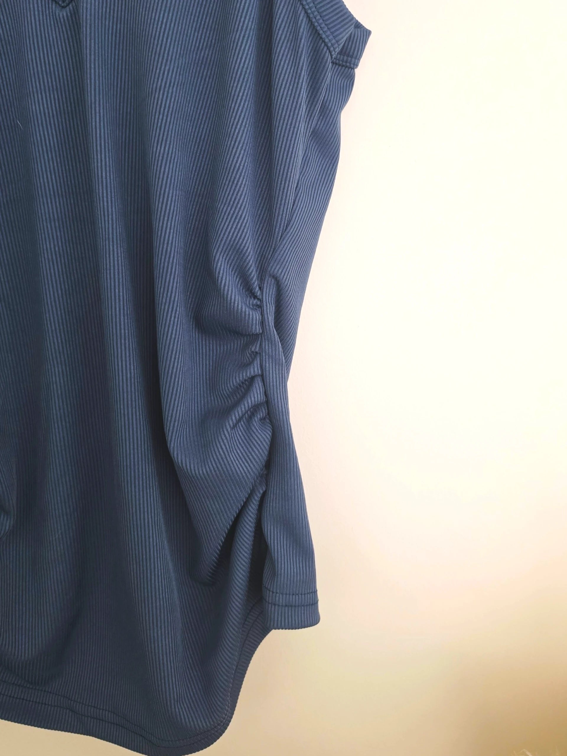 Débardeur bleu jean à maille côtelée extensible