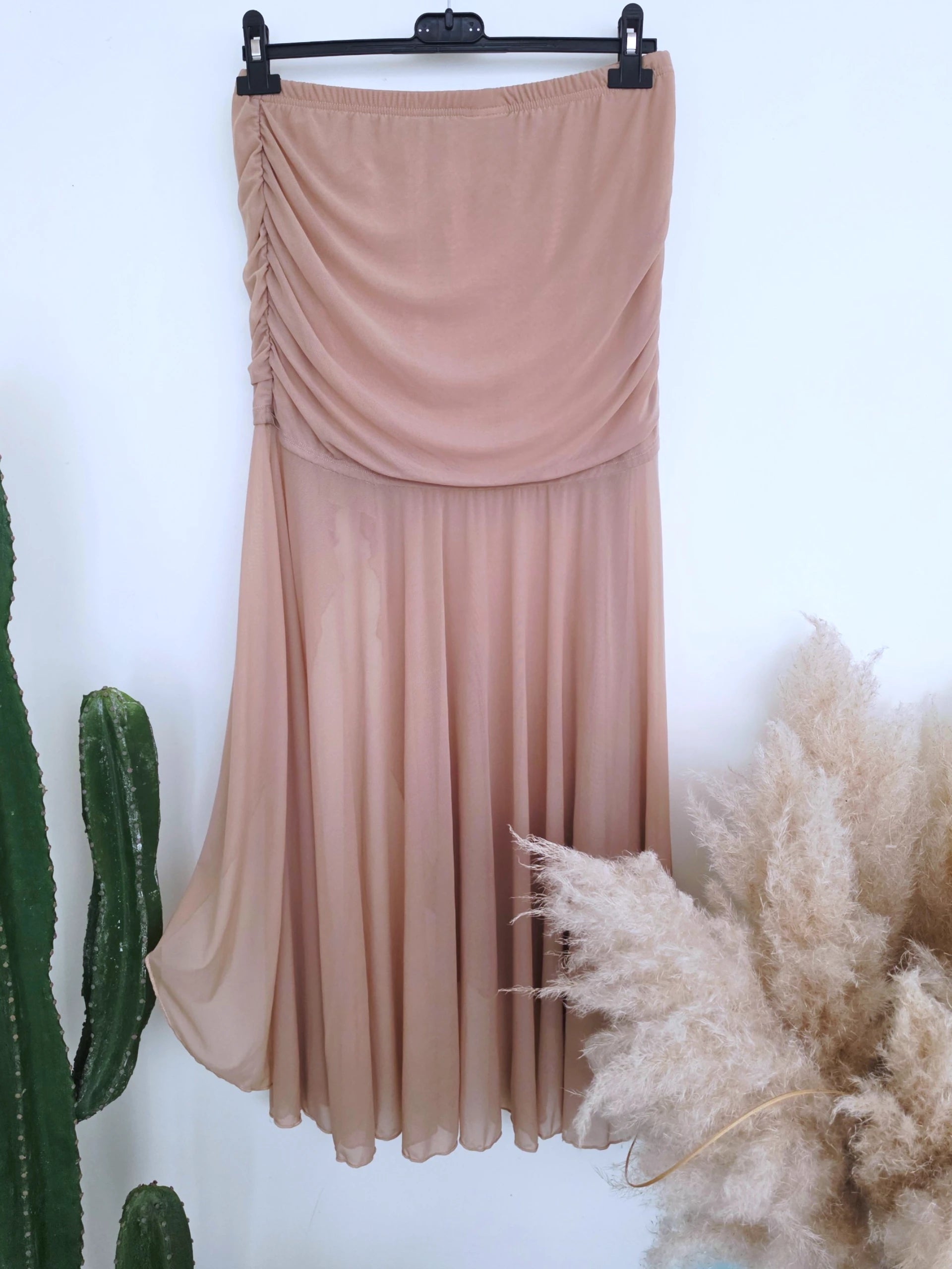 Jupe beige rosé asymétrique