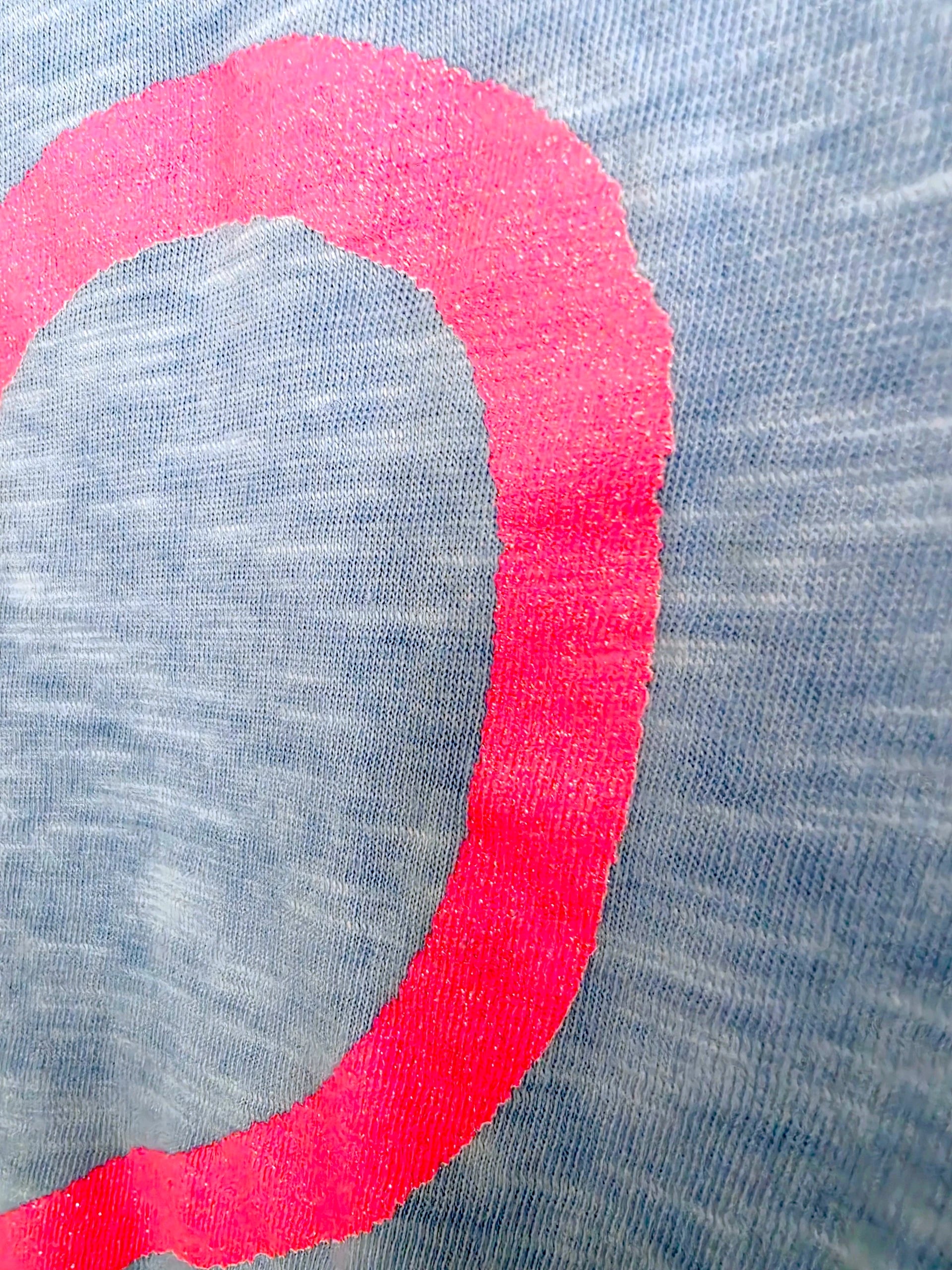 T-shirt coeur bleu et rose fluo