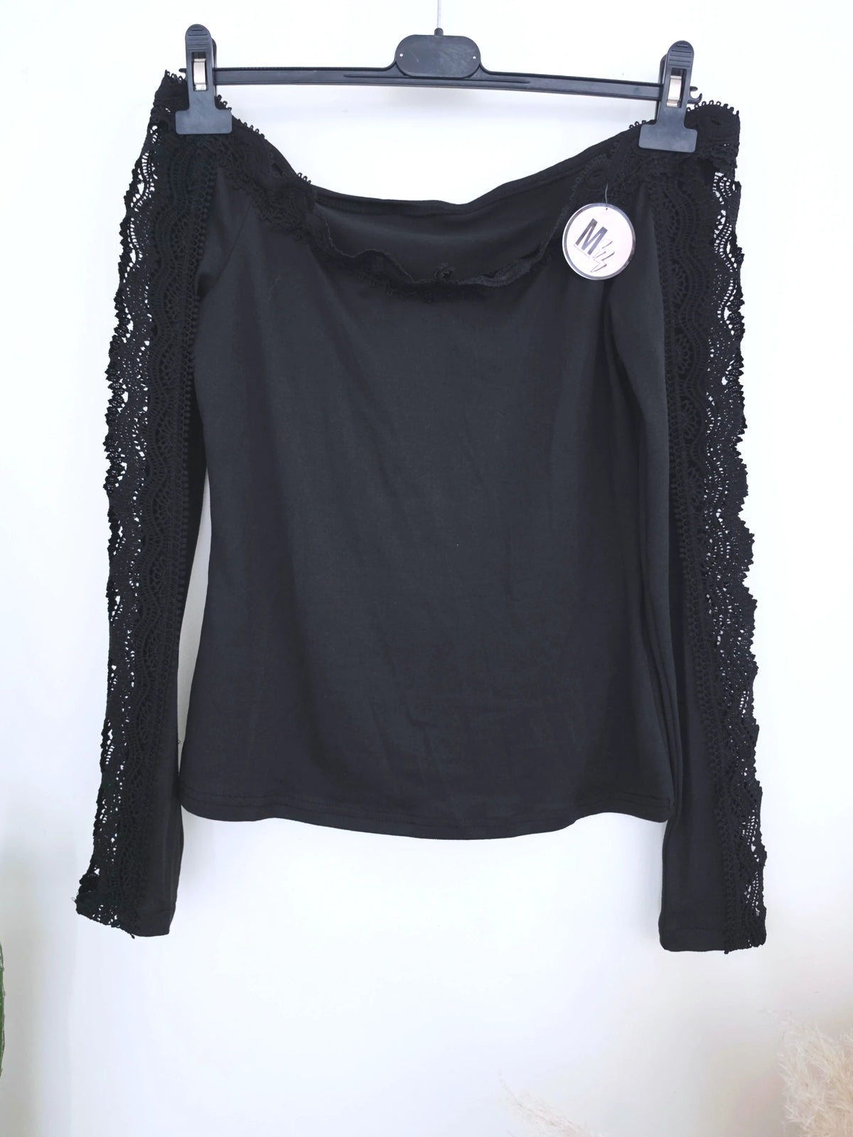T-shirt noir manches dentelles - 𝐌𝐚𝐫𝐢𝐧𝐚𝟒𝟒𝐟𝐚𝐦𝐢𝐥𝐲