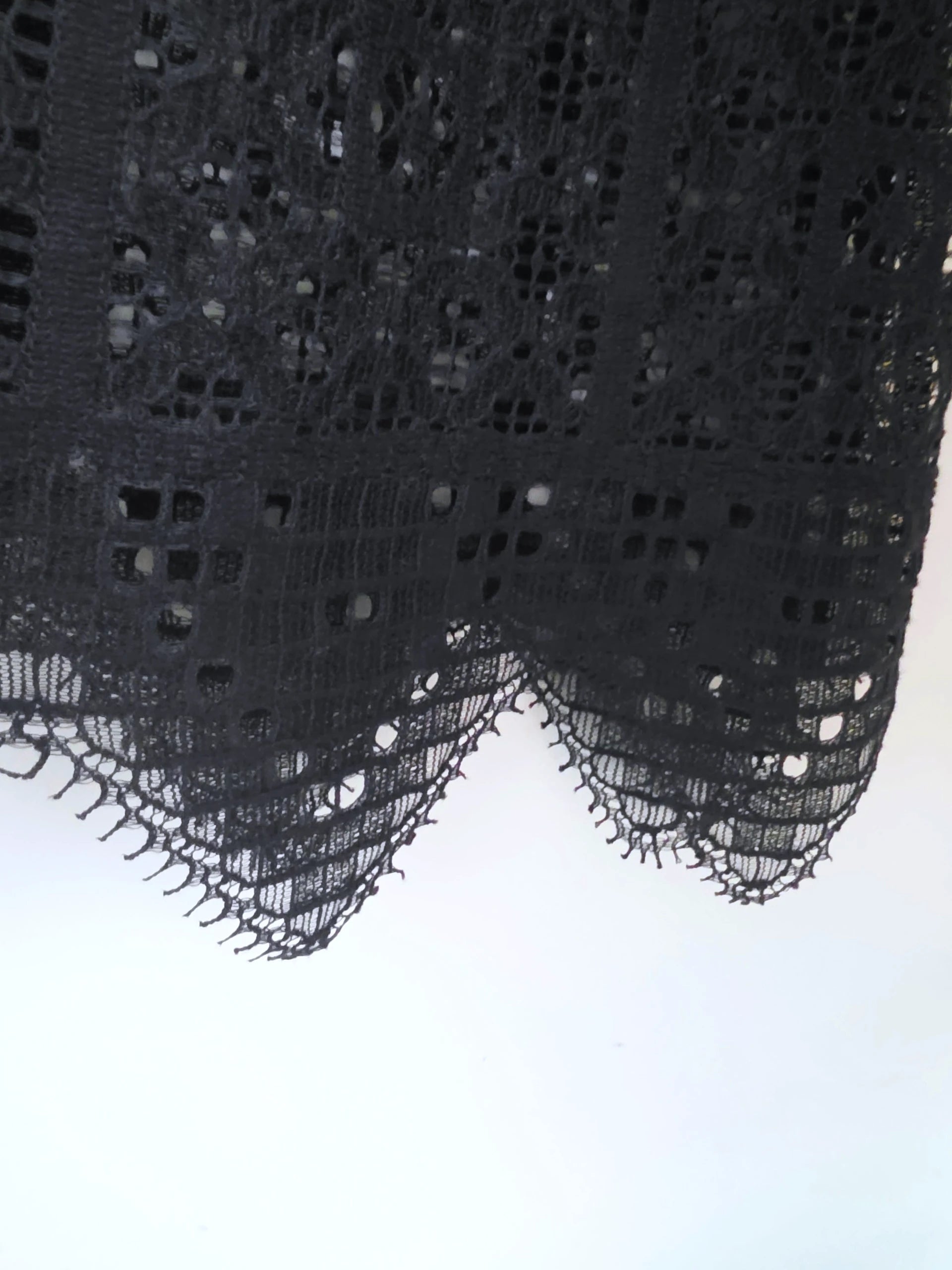 Robe de plage noire ajourée