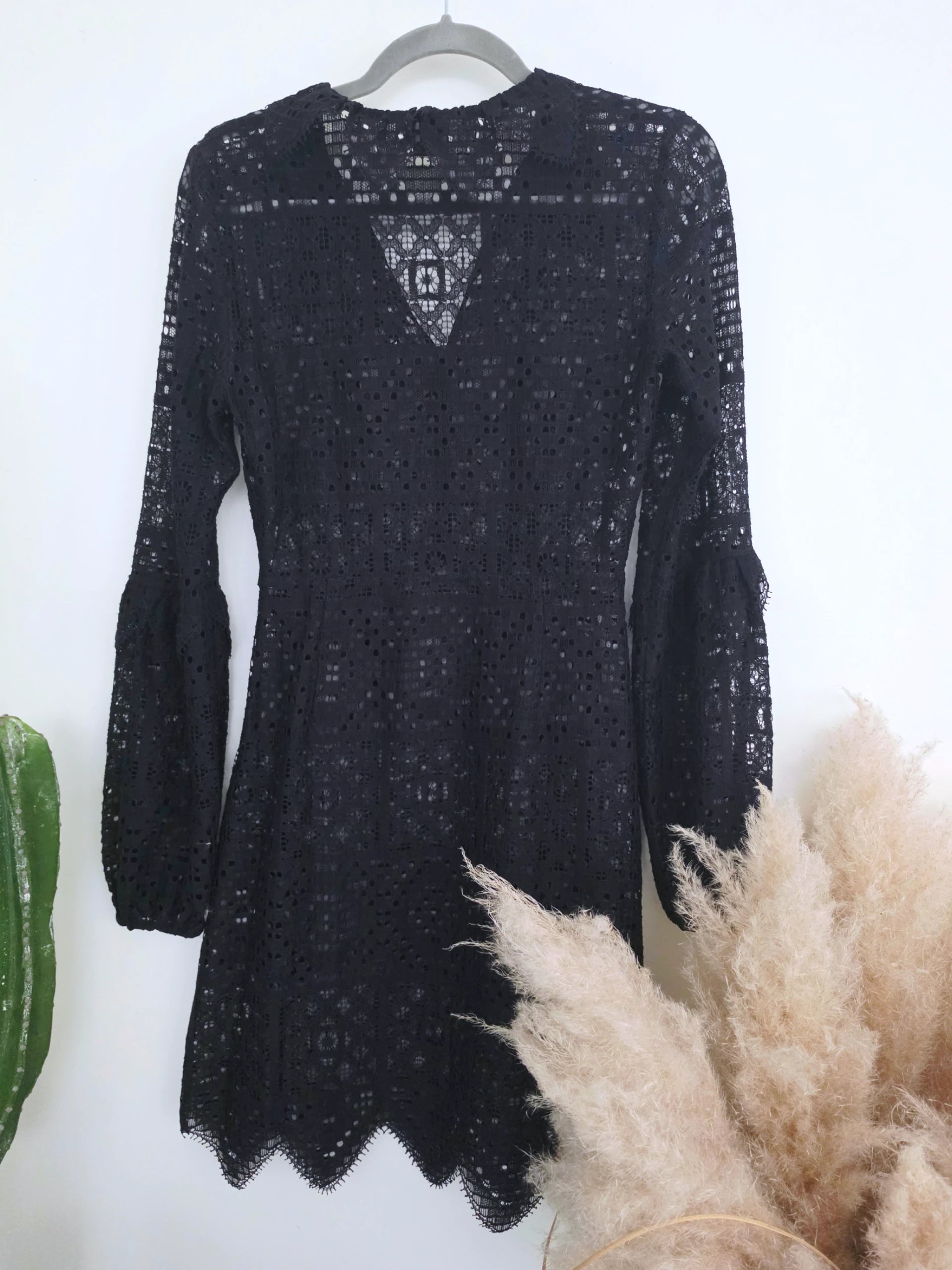 Robe de plage noire ajourée