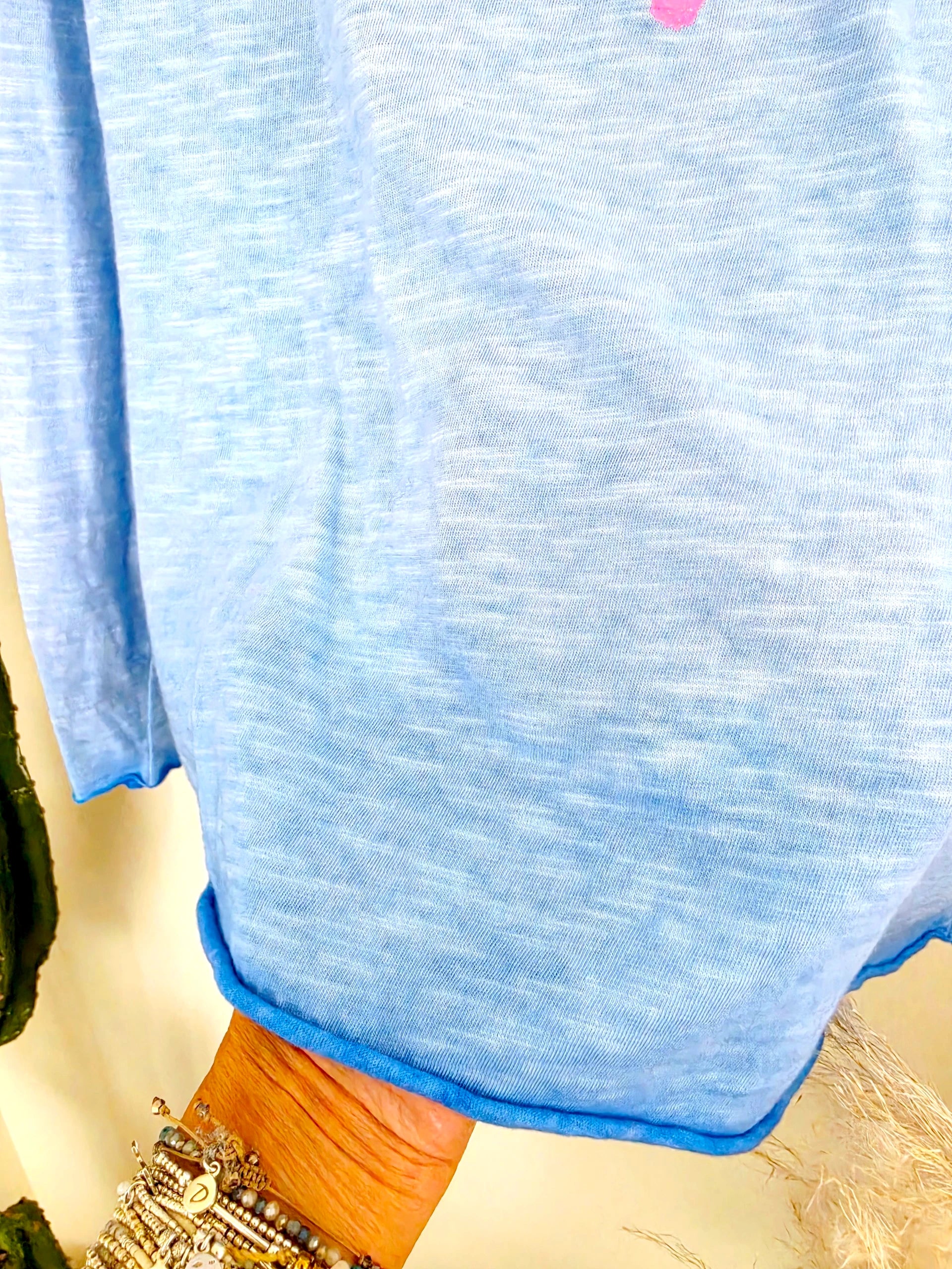 T-shirt coeur bleu et rose fluo