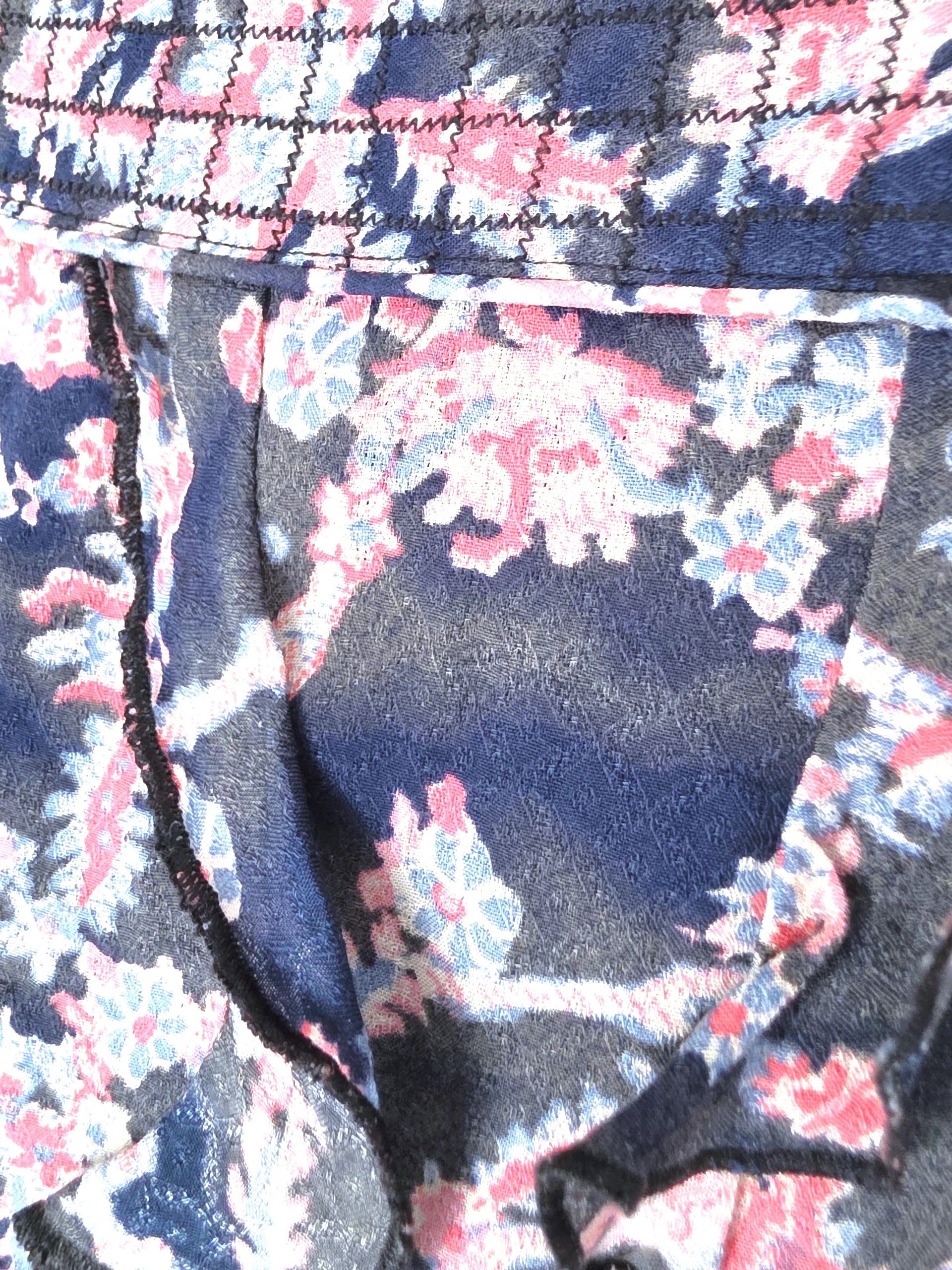 Jupe à imprimé bleu marine et rose