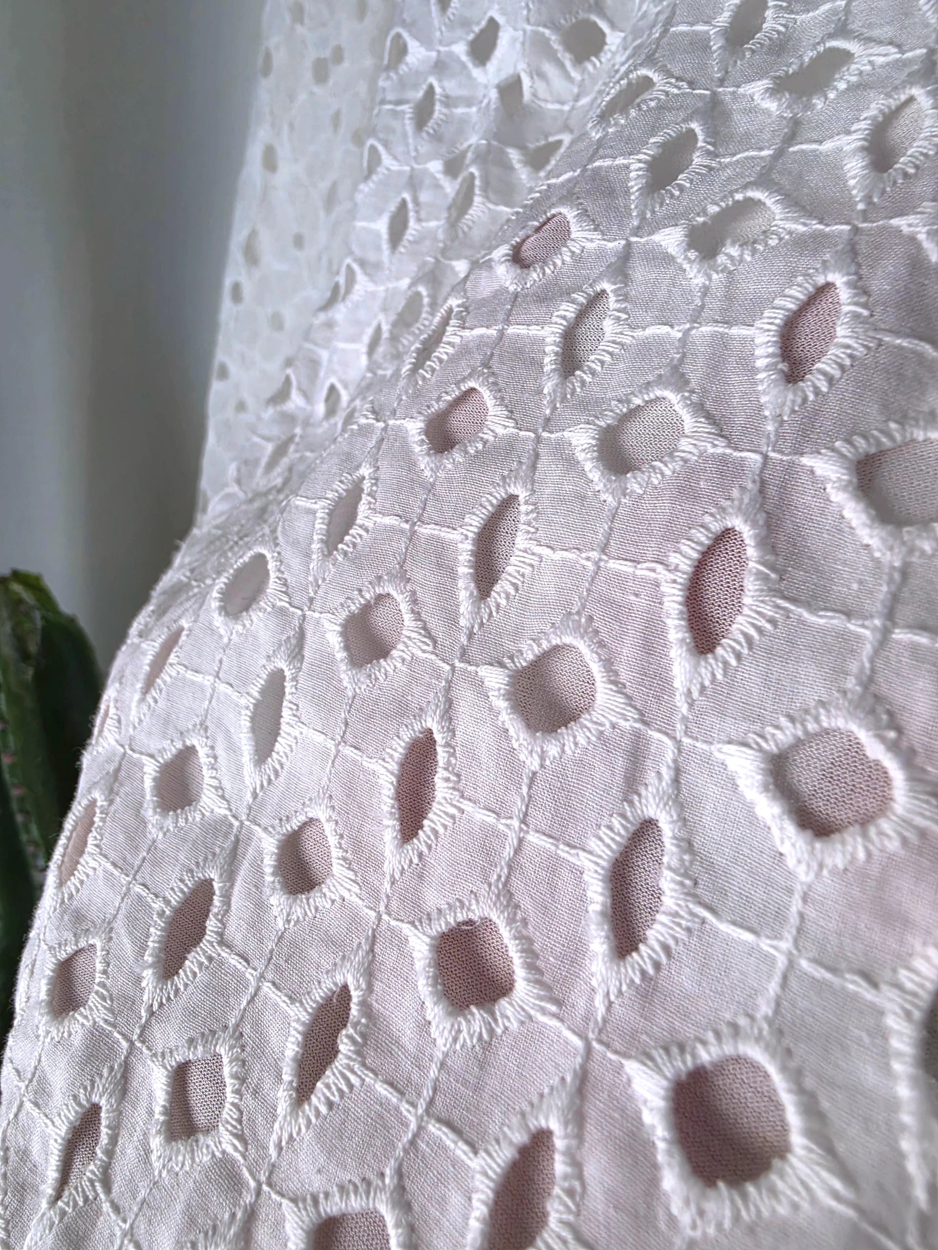 Ensemble blanc chemise + short à broderie anglaise