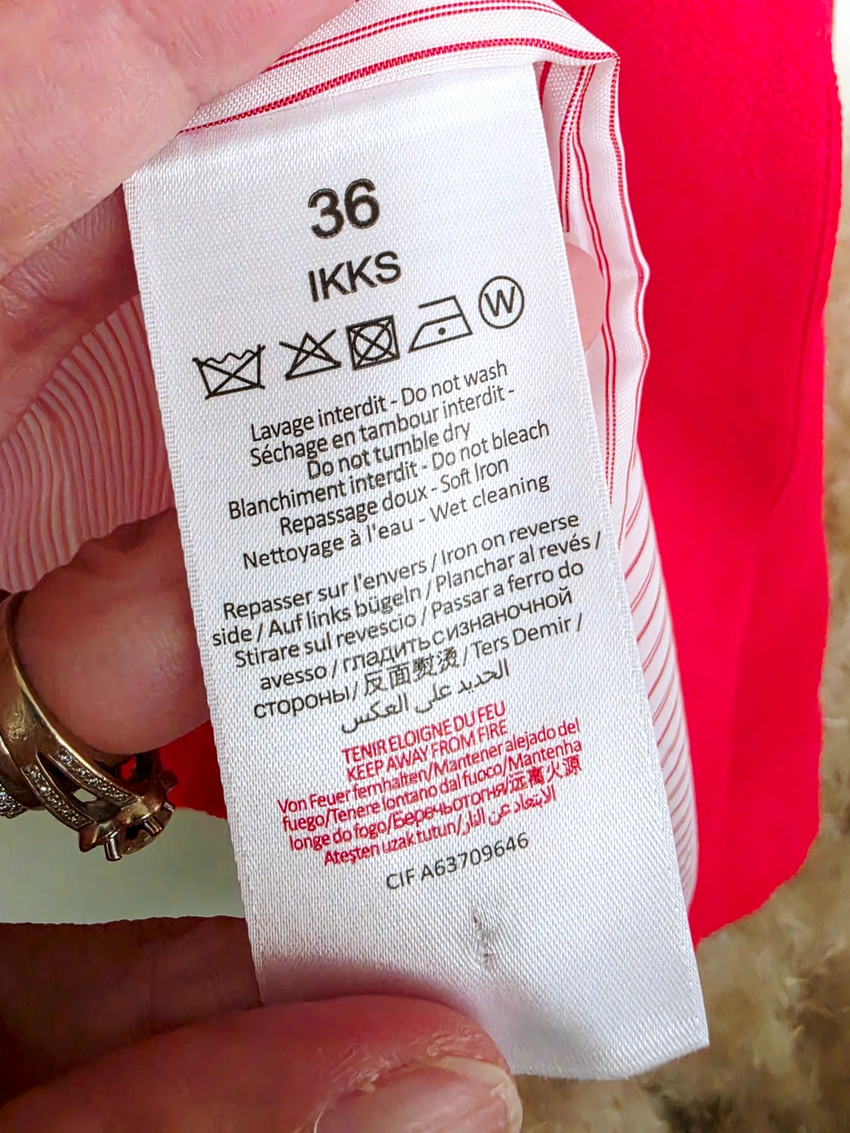 Veste cintrée rouge vif - 𝐌𝐚𝐫𝐢𝐧𝐚𝟒𝟒𝐟𝐚𝐦𝐢𝐥𝐲