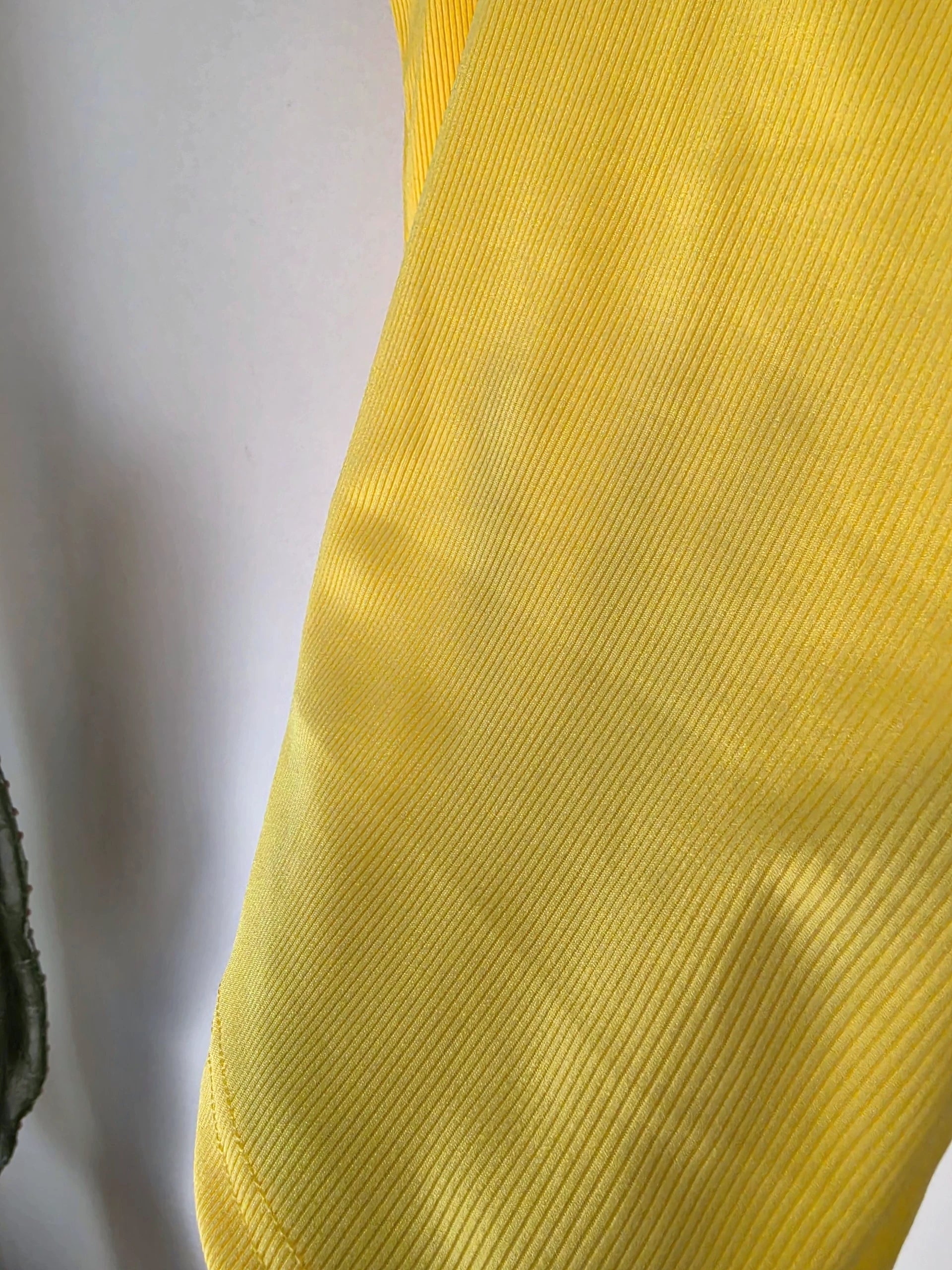 Débardeur jaune maille côtelée en lycra