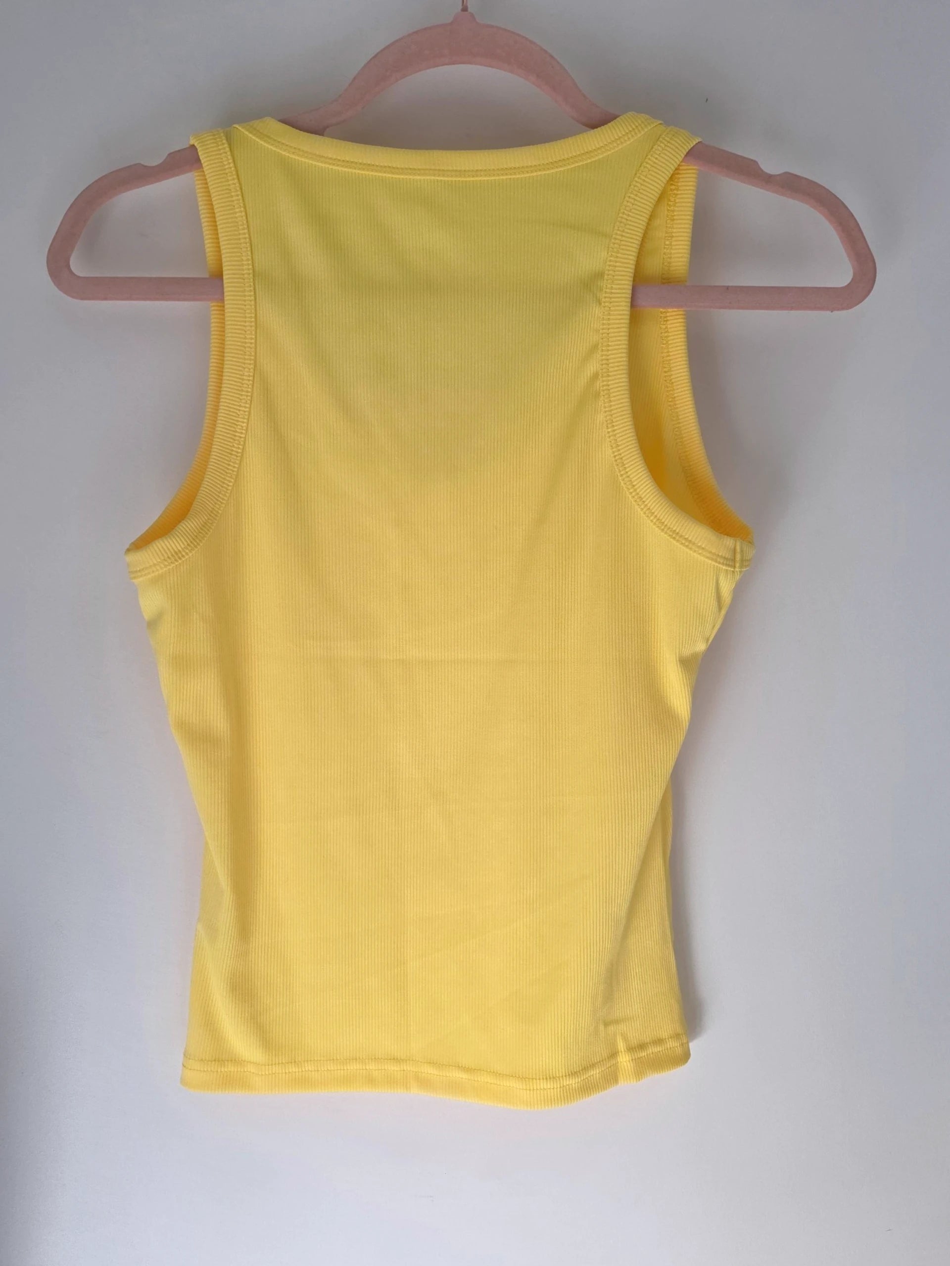 Débardeur jaune maille côtelée en lycra