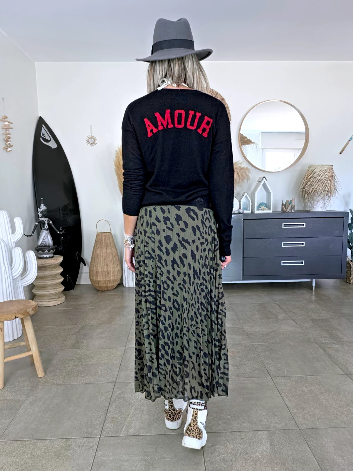 Pull noir inscription dos amour en rouge - 𝐌𝐚𝐫𝐢𝐧𝐚𝟒𝟒𝐟𝐚𝐦𝐢𝐥𝐲