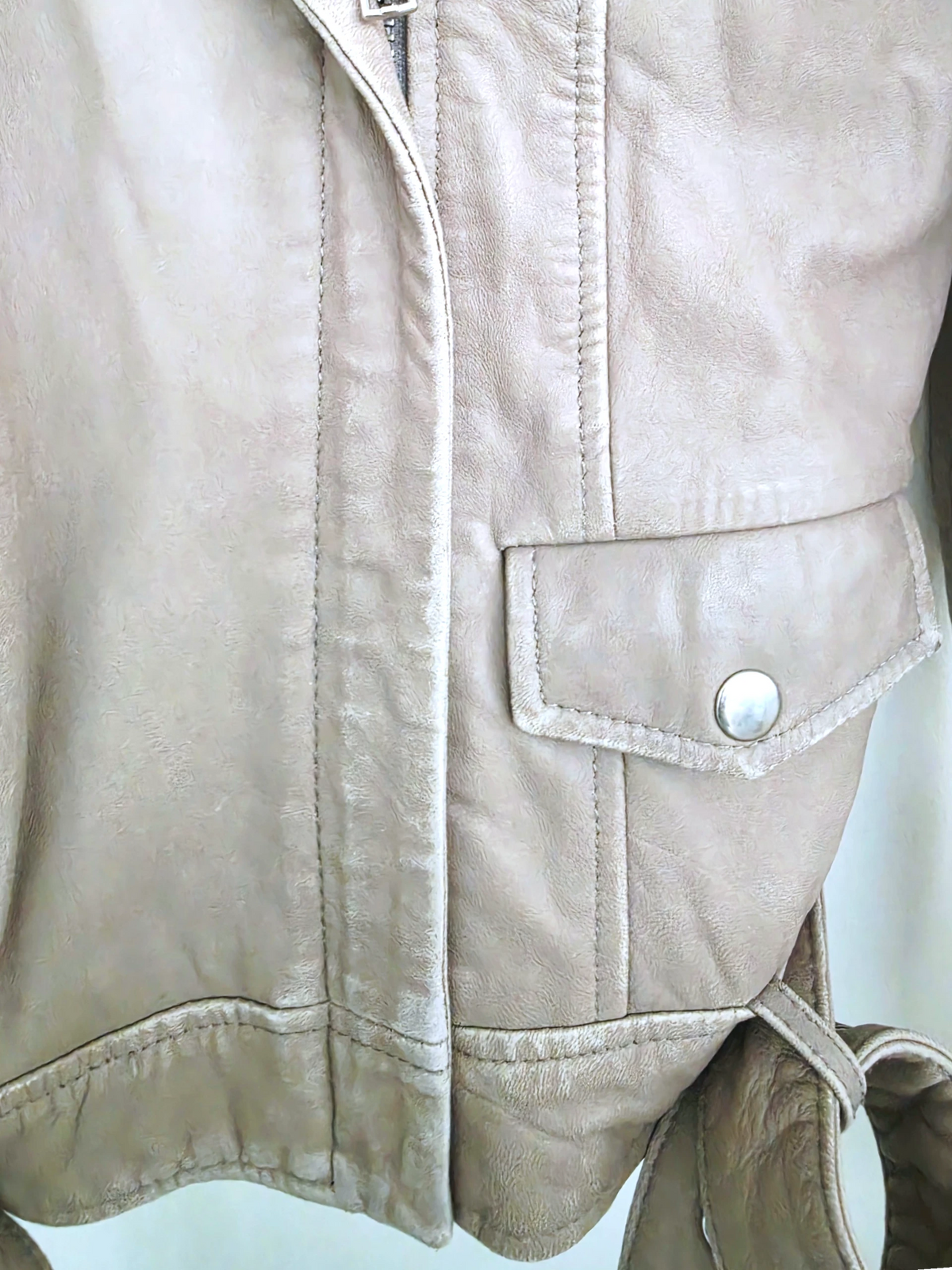 Perfecto beige à effet vieilli patiné