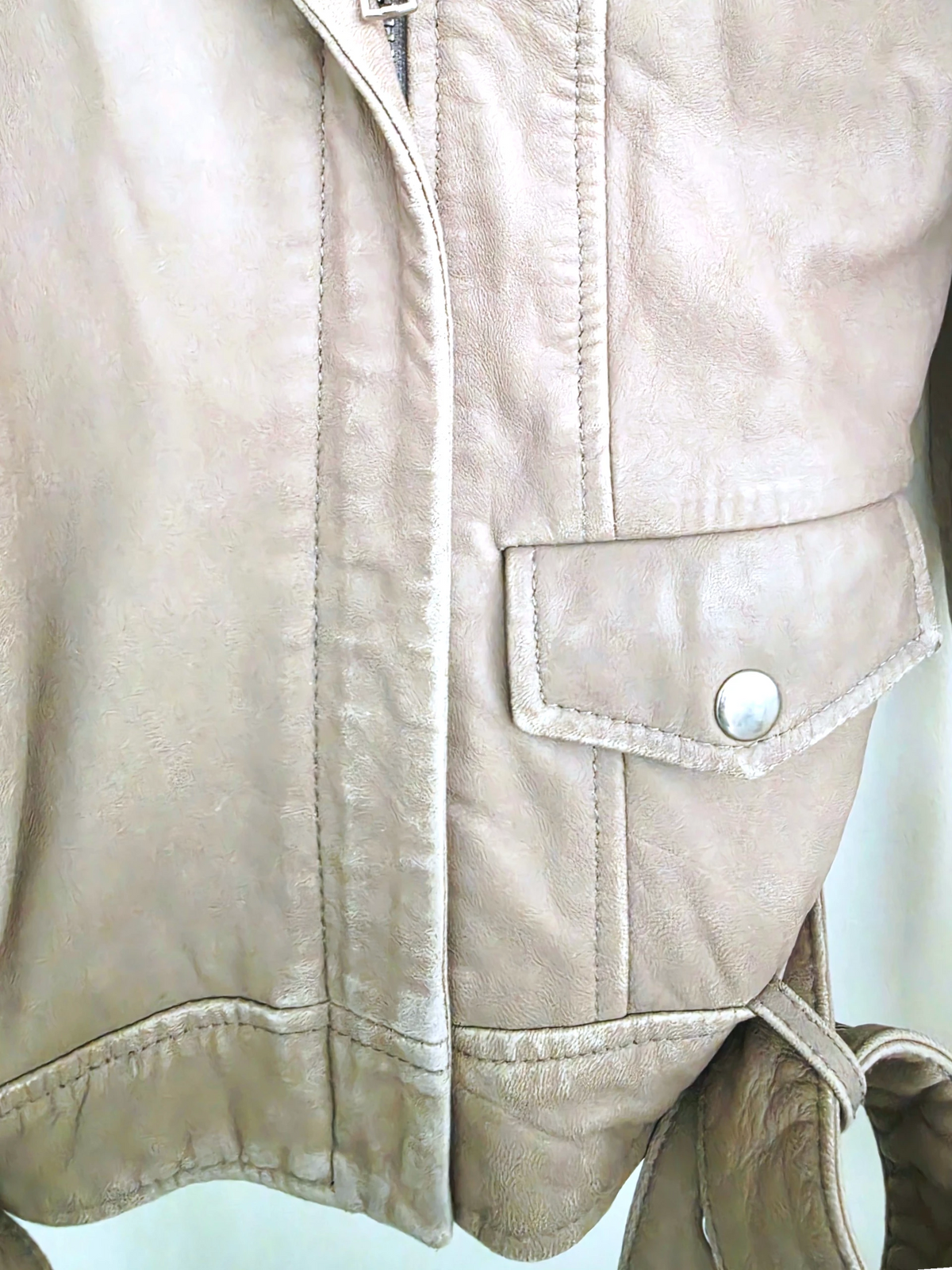 Perfecto beige à effet vieilli patiné