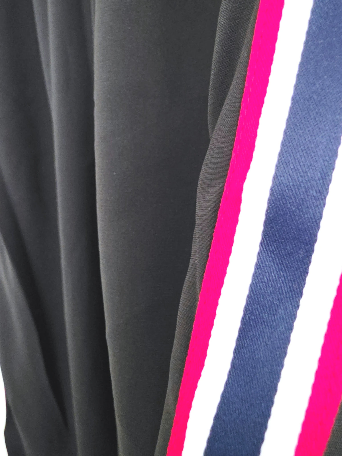 Pantalon noir à bandes latérales - 𝐌𝐚𝐫𝐢𝐧𝐚𝟒𝟒𝐟𝐚𝐦𝐢𝐥𝐲